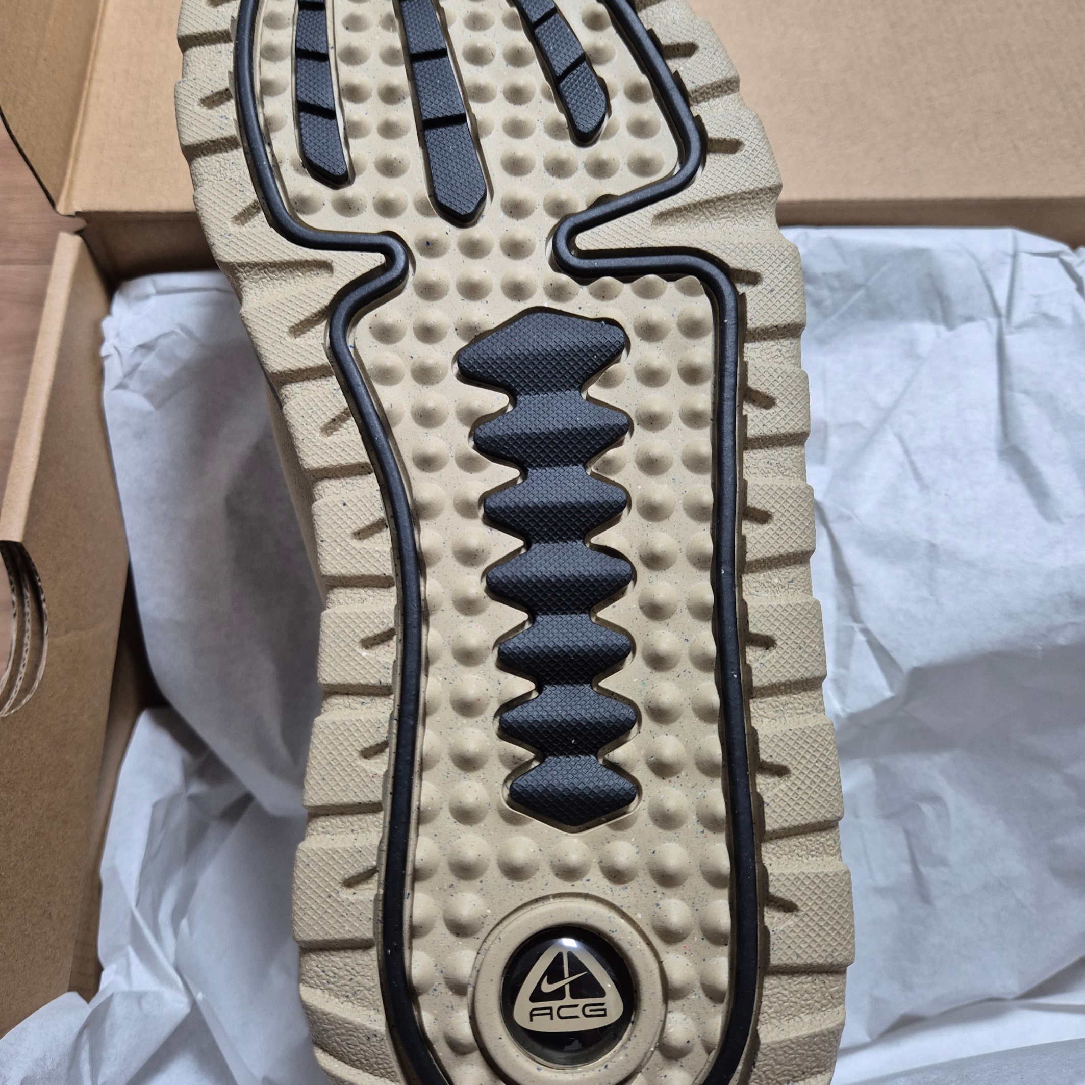 Nike ACG Rufus Limestone and Black 착용 스타일 - 3