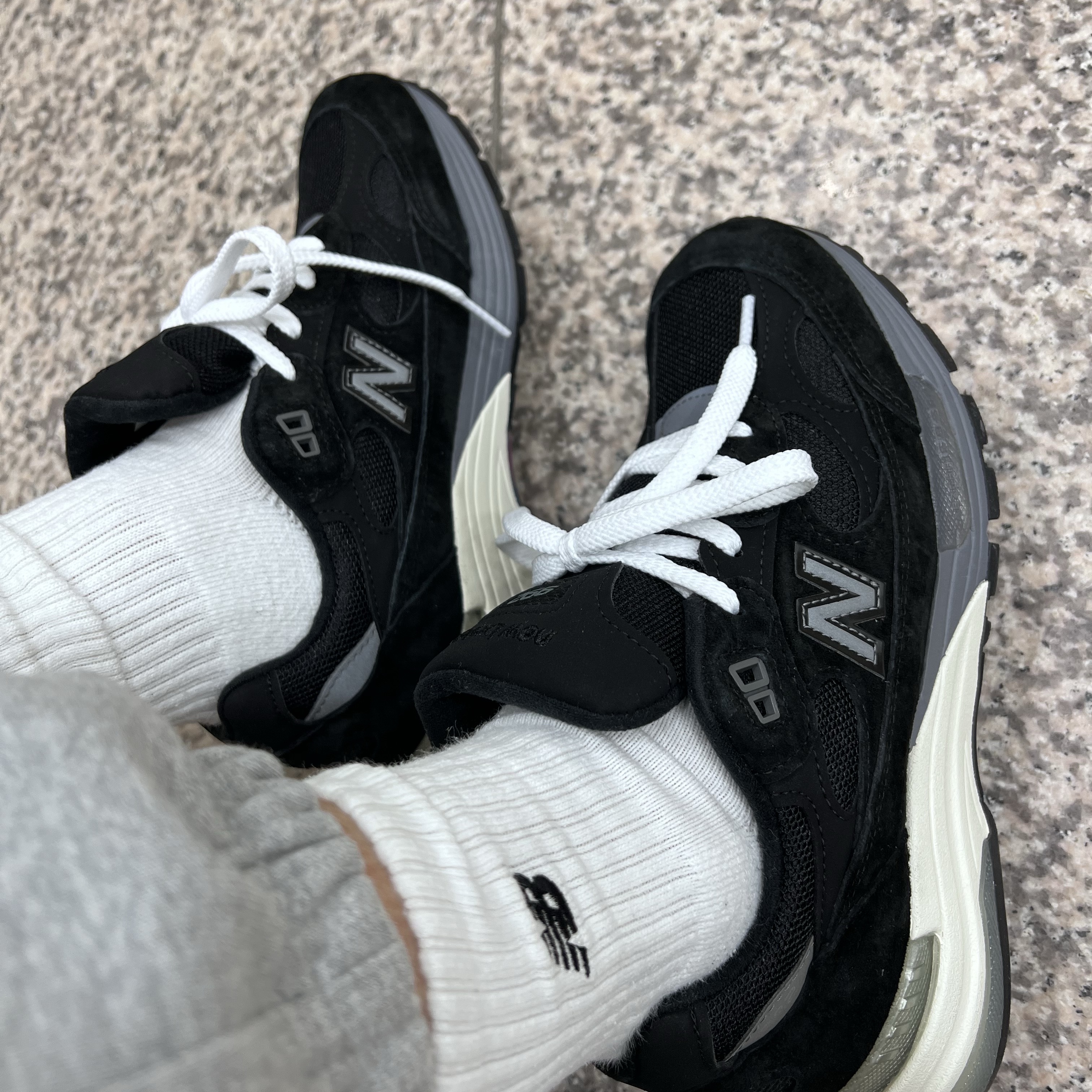 New Balance 992 Made in USA Black 착용 스타일