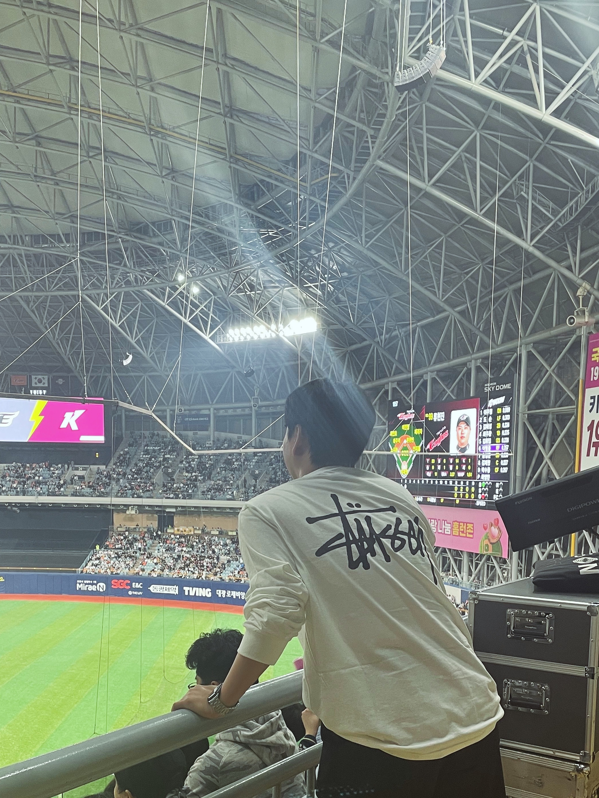 Stussy Basic Stussy LS T-Shirt White 착용 스타일
