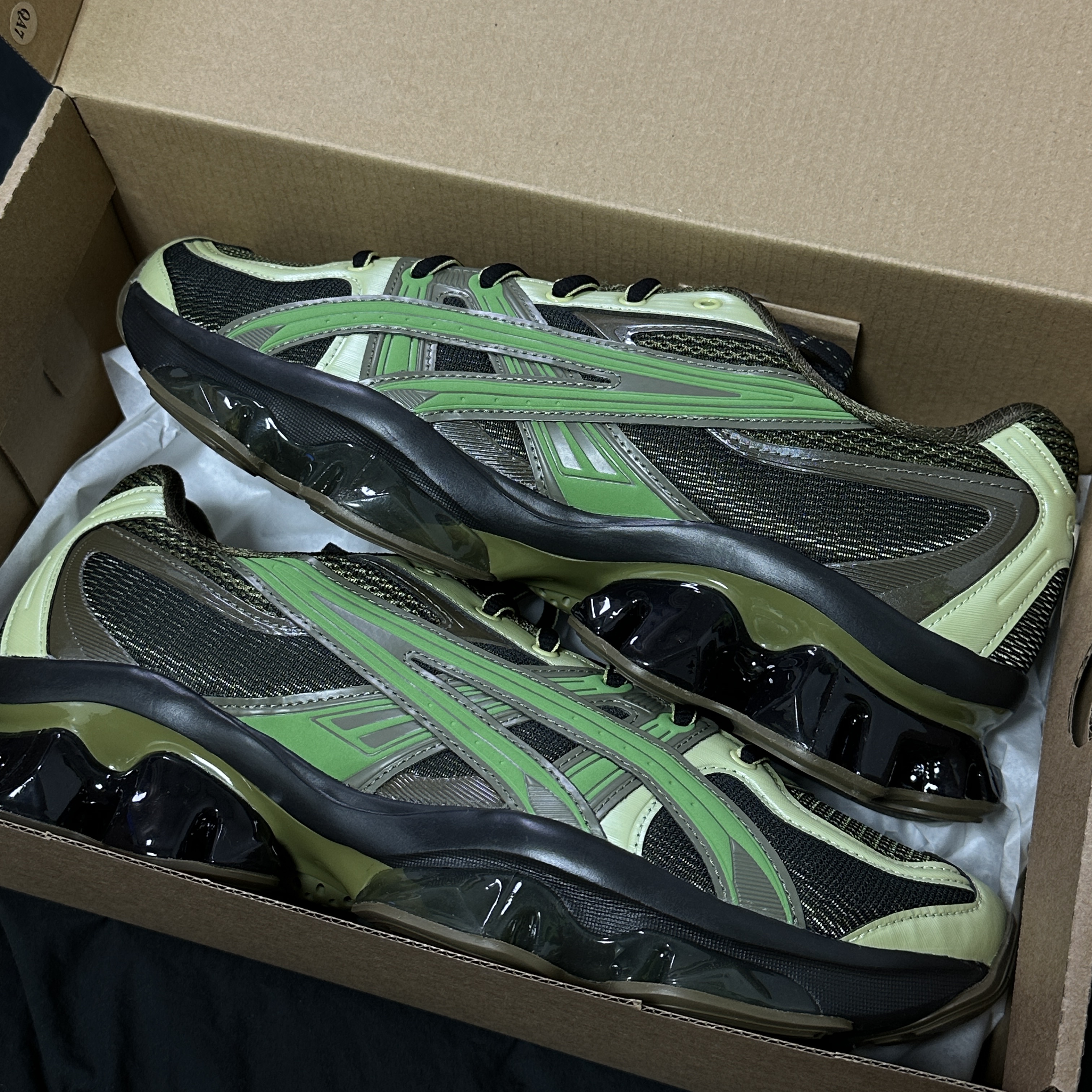 Asics US5-S Gel-Quantum Kinetic Moss Bamboo, Asics UB6-S GT-2160 Arctic Blue Carbon 착용 스타일 - 2
