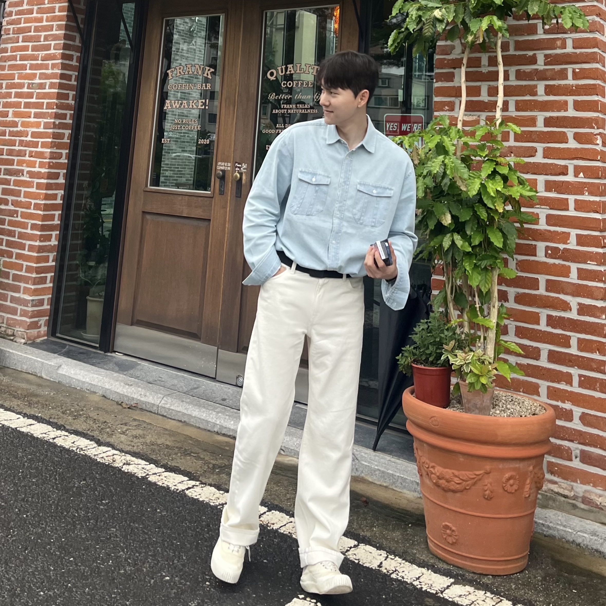 Maison Kitsune Canvas Laced Sneakers White 착용 스타일