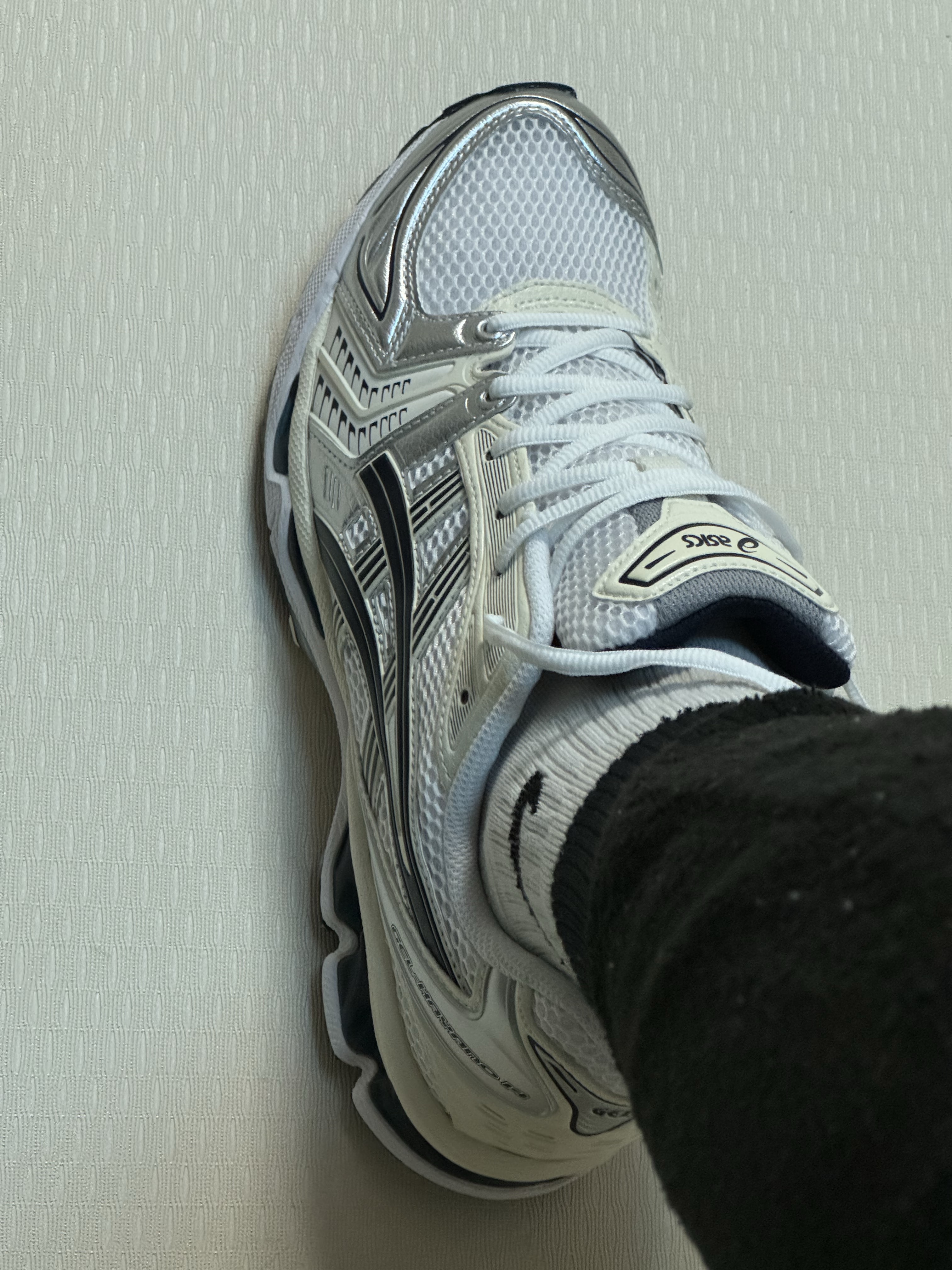 (W) Asics Gel-Kayano 14 White Midnight 착용 스타일