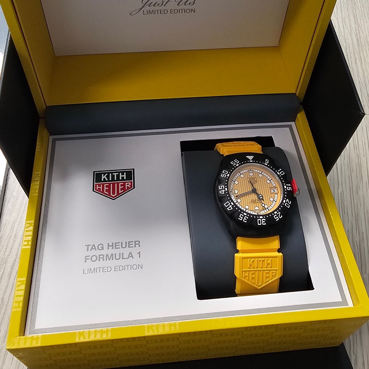 TAG Heuer x Kith Formula 1 Toronto Quartz Rubber Yellow 착용 스타일