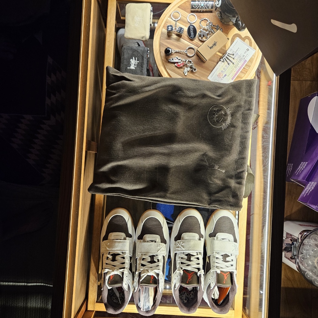 Jordan x Travis Scott Jumpman Jack TR Sail and Dark Mocha 착용 스타일 - 8