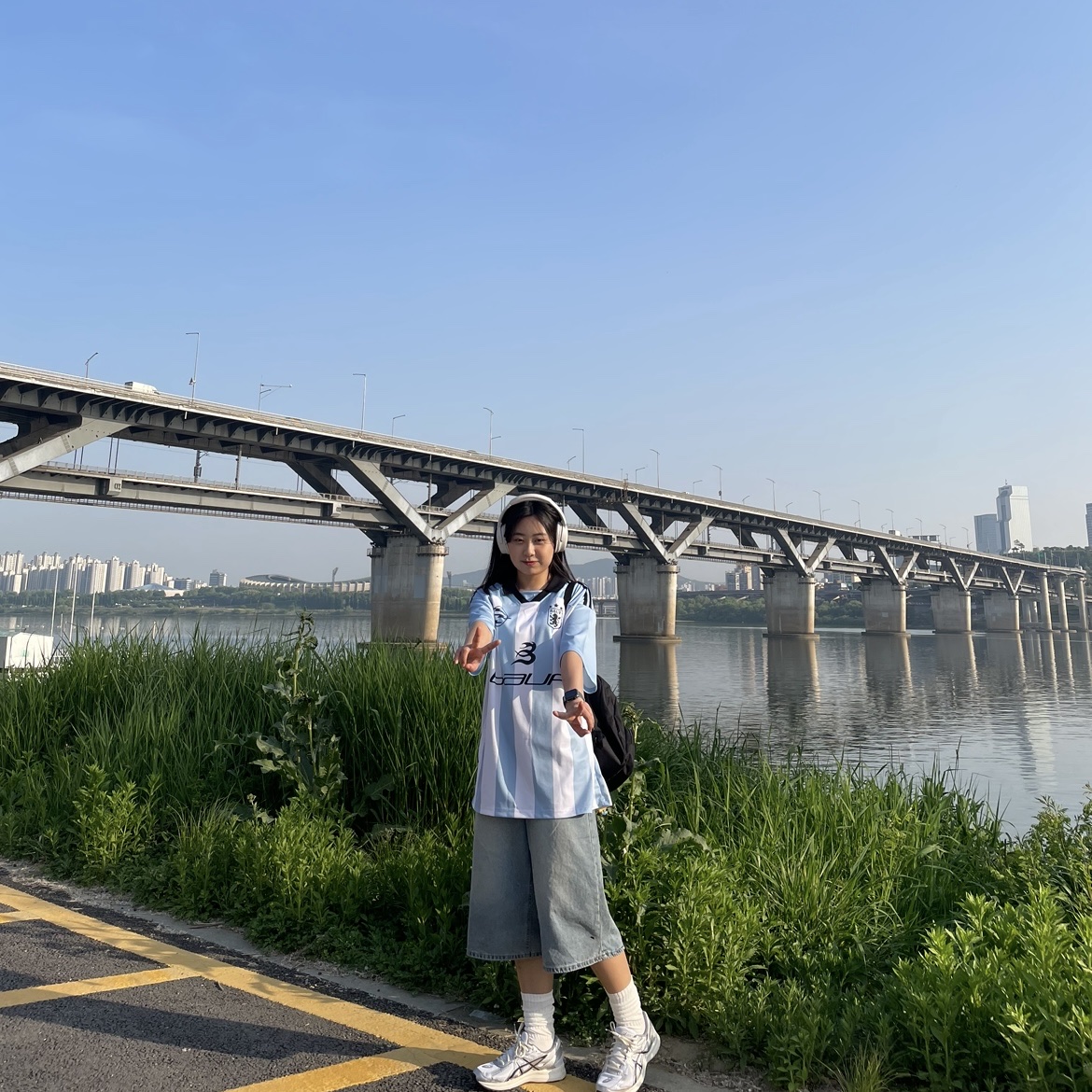 Asics Jog 100 S White Black - 2E Wide, Jansport Half Pint Mini Backpack Black 착용 스타일 - 1