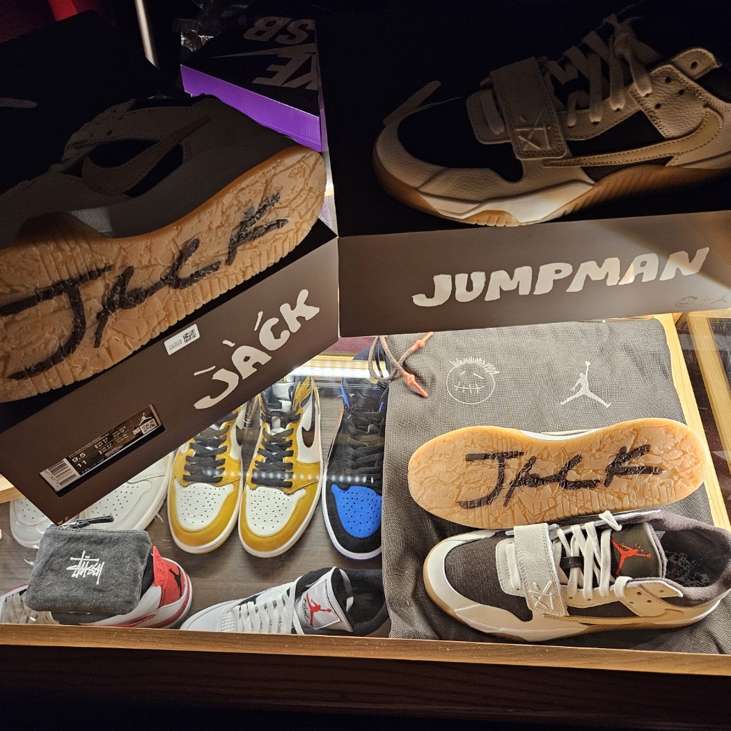 Jordan x Travis Scott Jumpman Jack TR Sail and Dark Mocha 착용 스타일 - 2