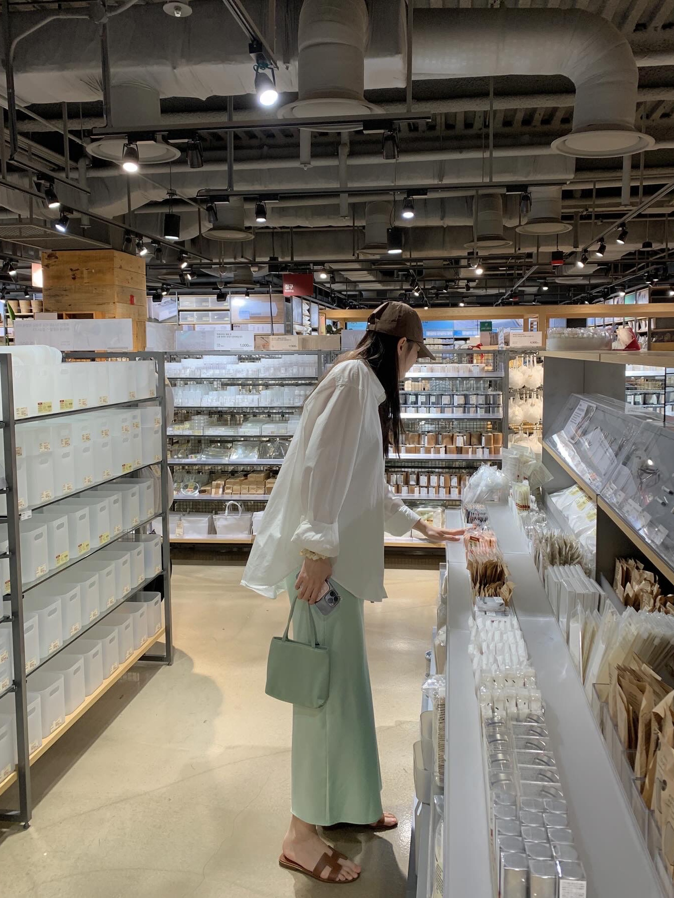 Hai Little Silk Bag Light Green, (W) Hermes Oran Sandal Calfskin & Gold Piqures Ecrues 착용 스타일 - 2