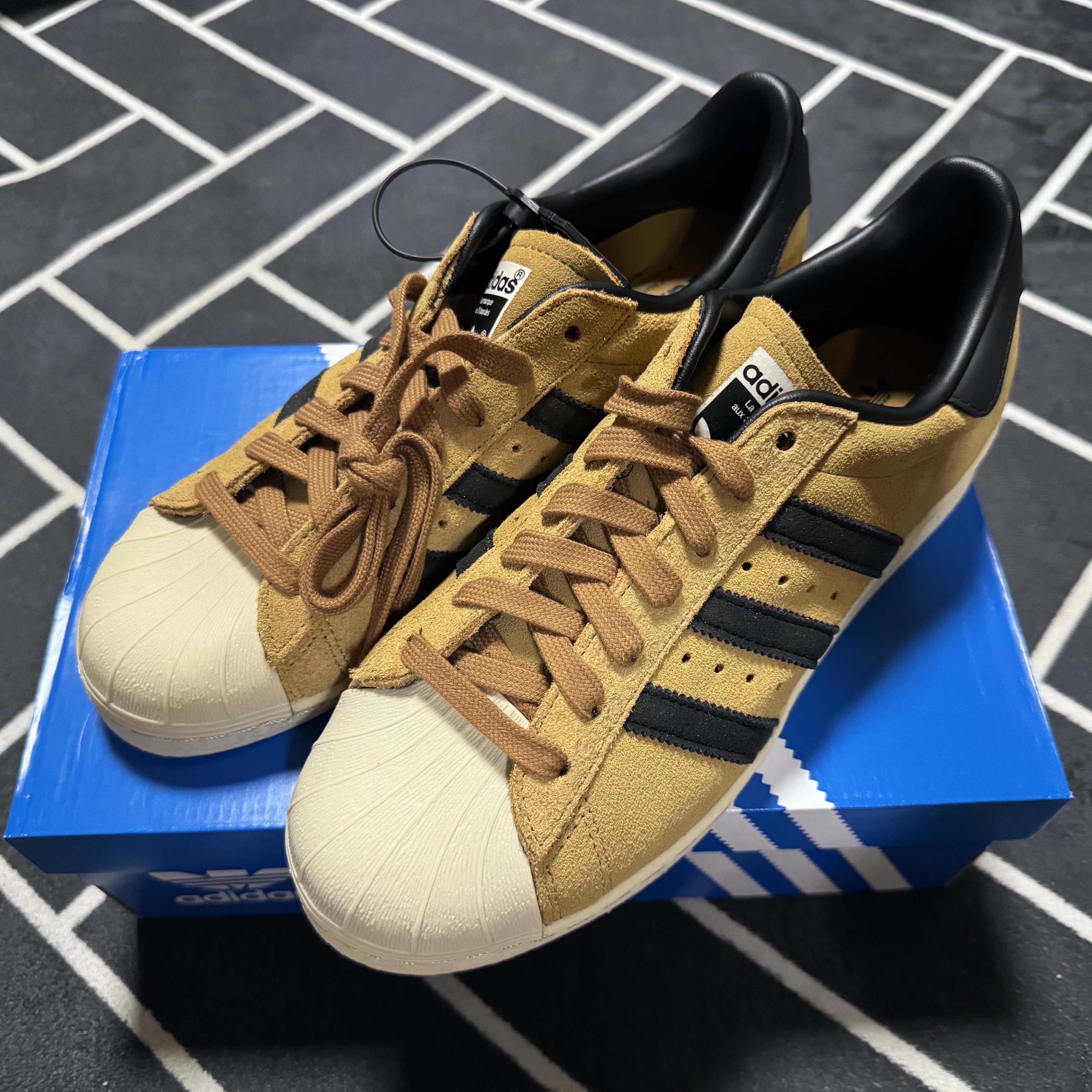 Adidas Superstar 82 Mesa Core Black 착용 스타일 - 1