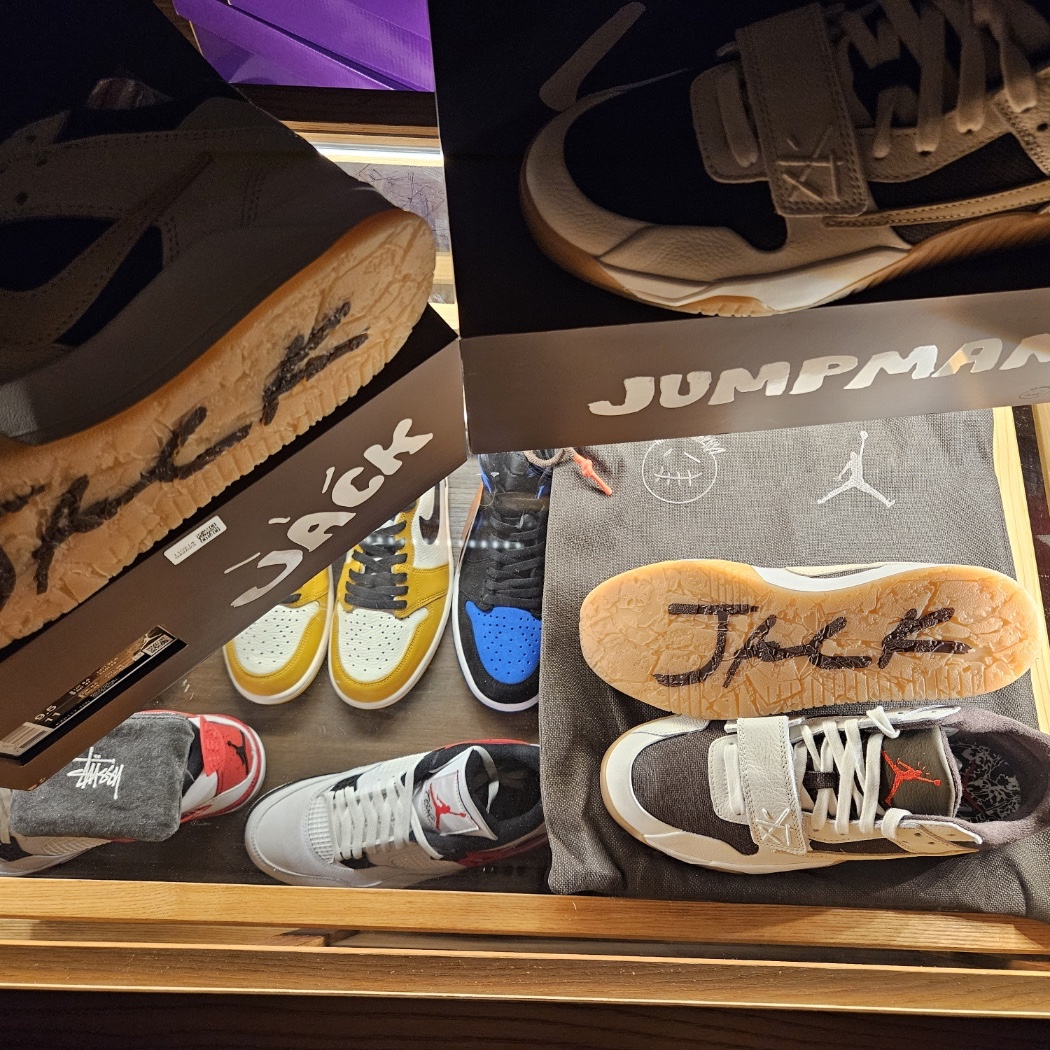 Jordan x Travis Scott Jumpman Jack TR Sail and Dark Mocha 착용 스타일 - 4