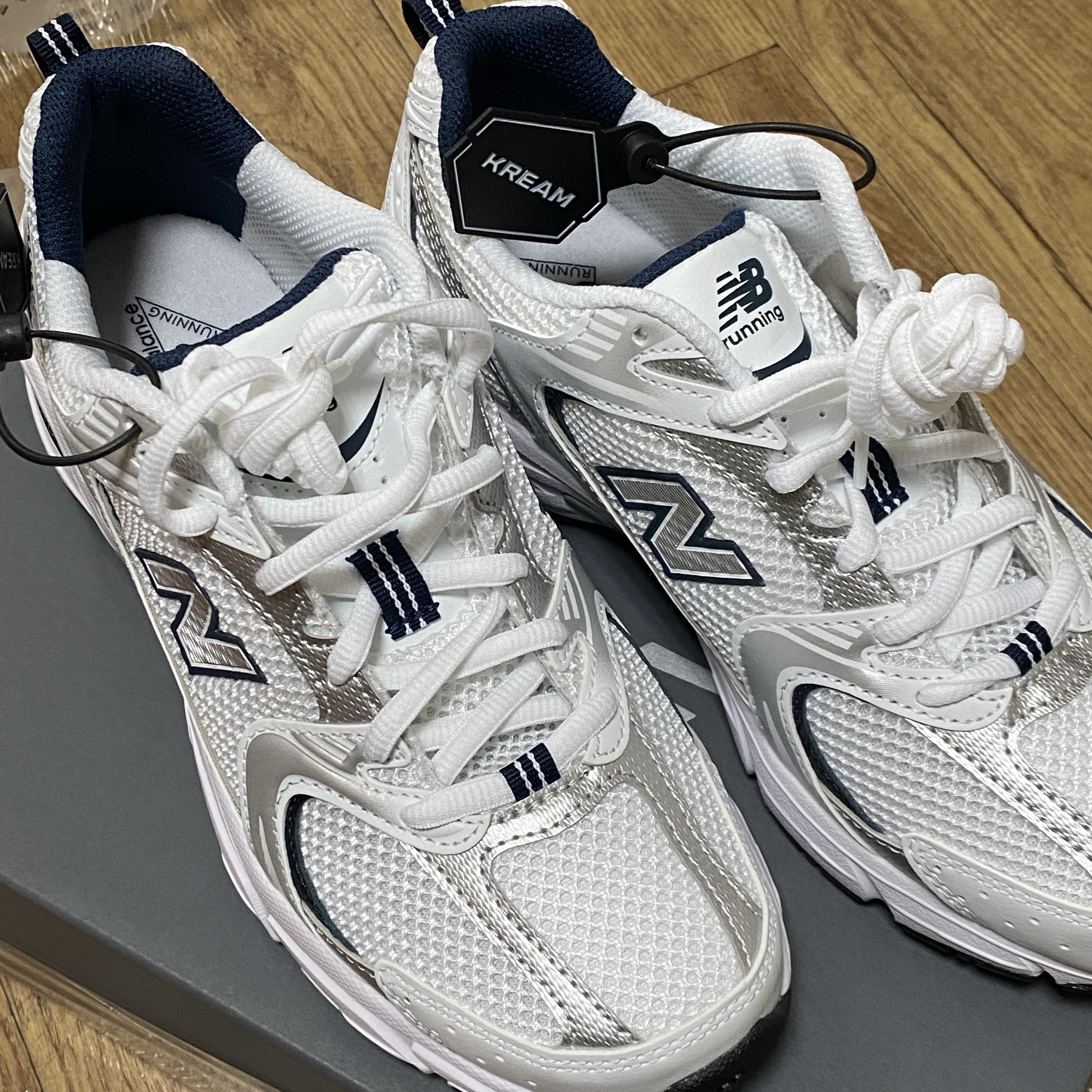 New Balance 530 White 착용 스타일