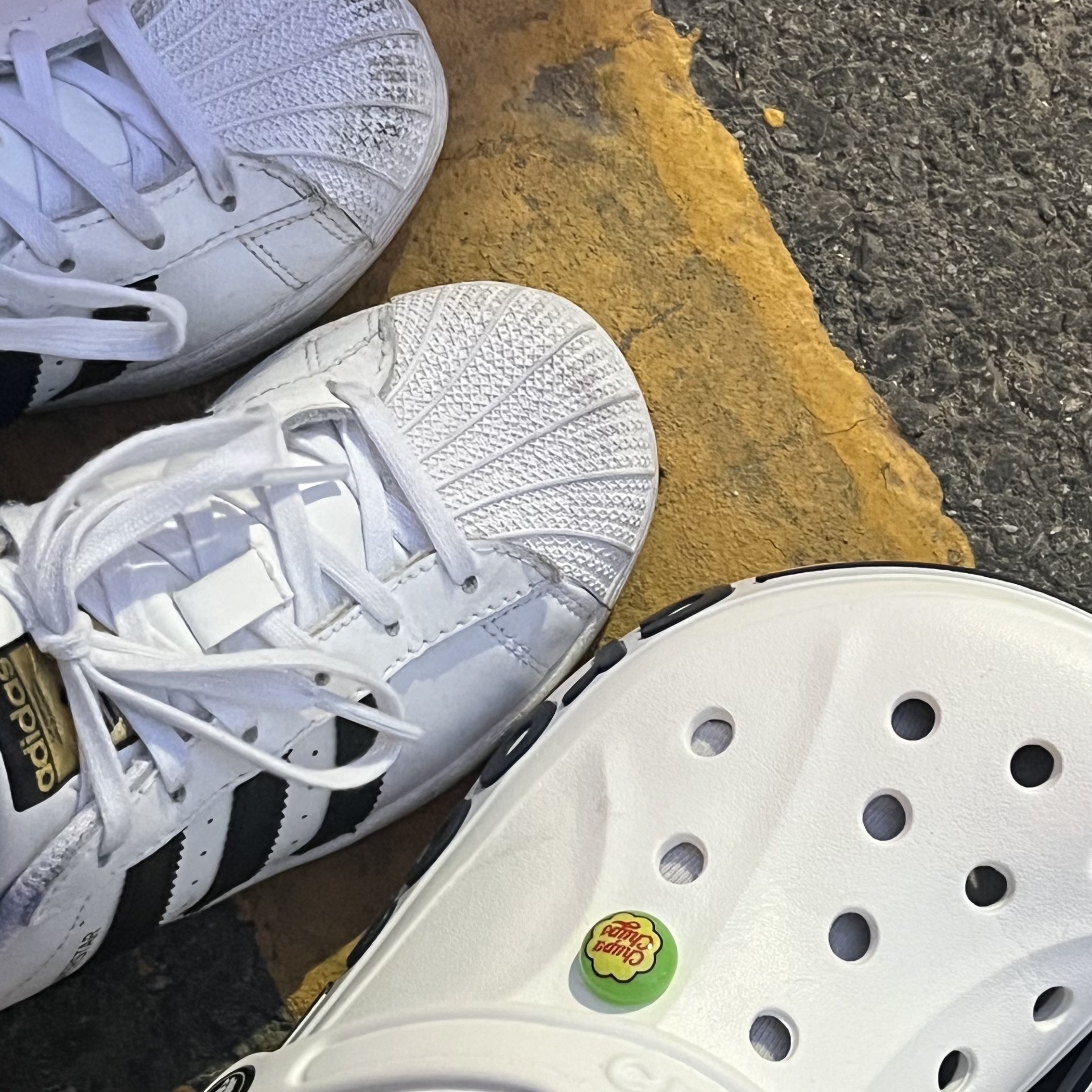 Crocs Bayaband Clog White Navy 착용 스타일