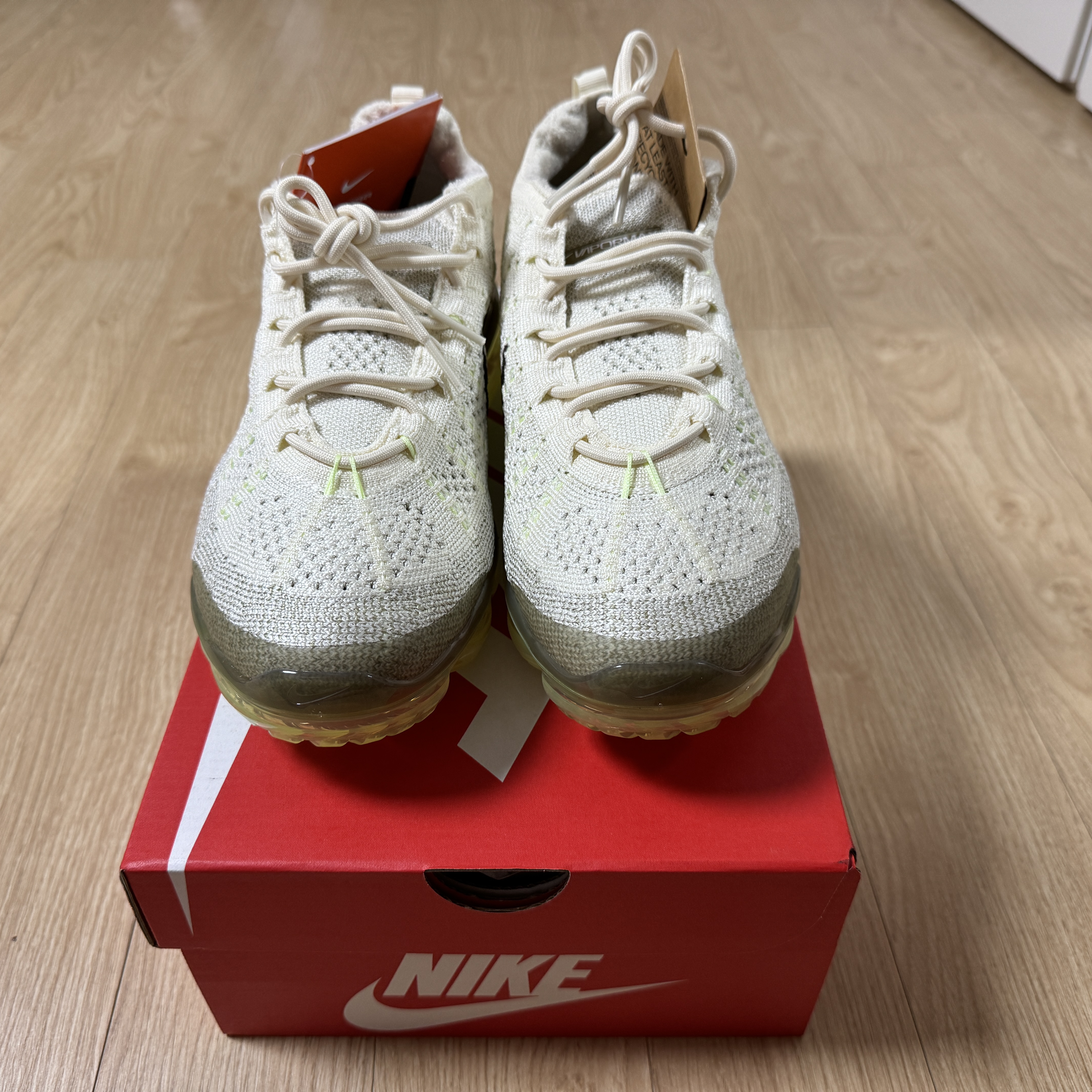 Nike Air Vapormax 2023 Flyknit Coconut Milk Neutral Olive 착용 스타일 - 2