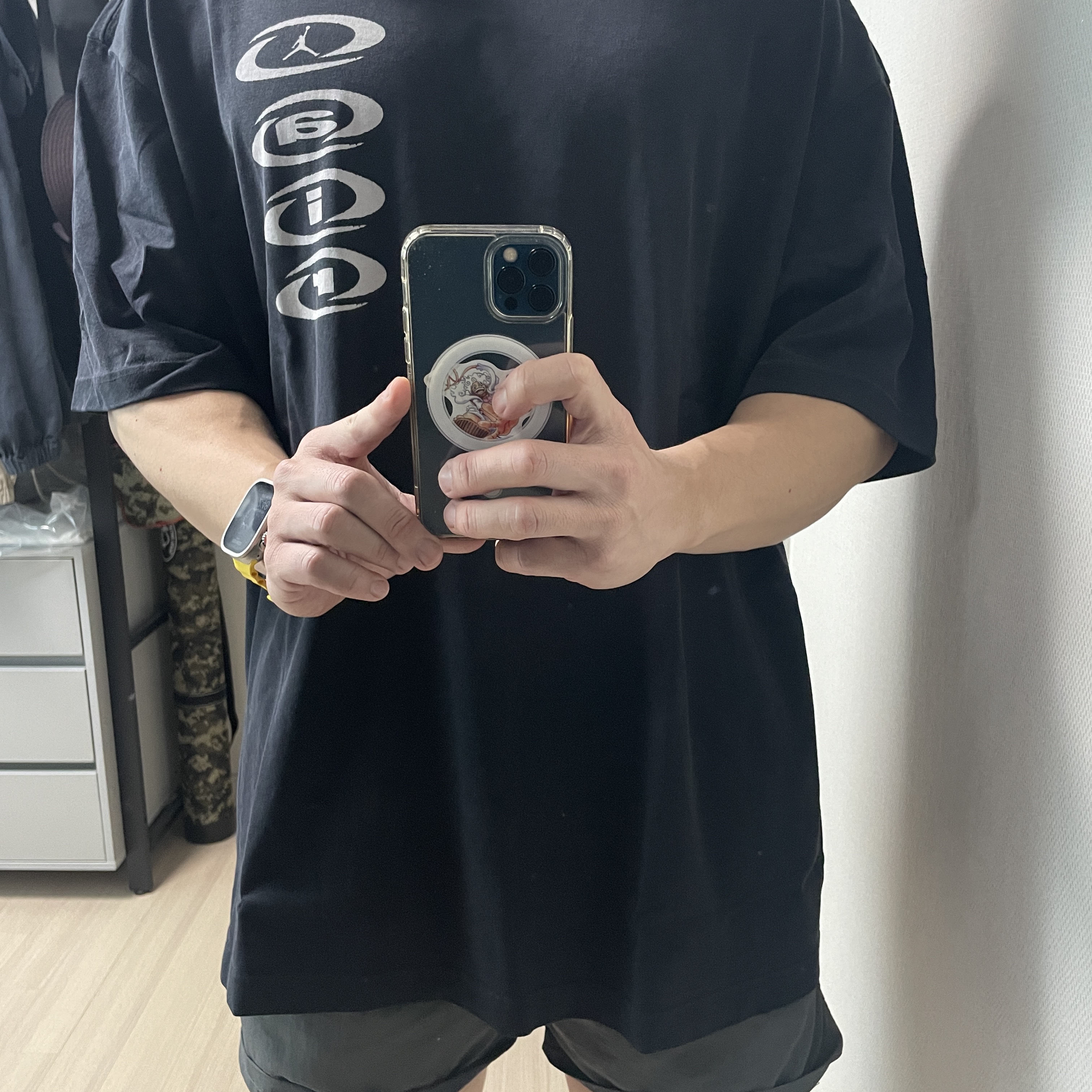 Jordan x Travis Scott T-Shirts Black (DZ5514-011) 착용 스타일 - 1