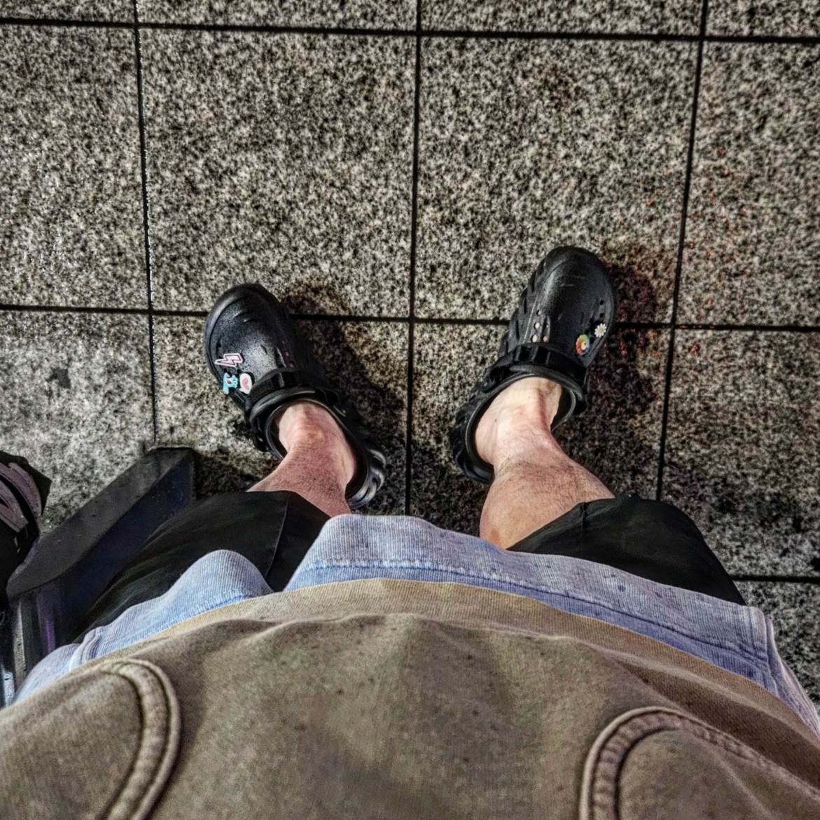Crocs Echo Clog Black 착용 스타일