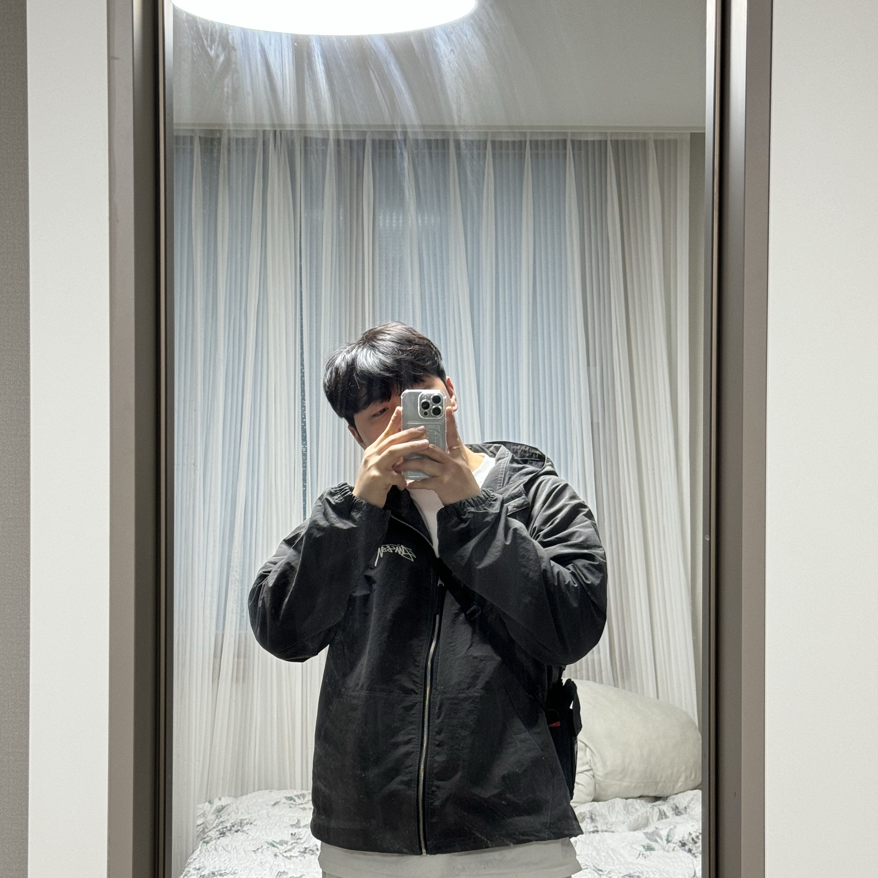 Stussy Wave Dye Beach Shell Jacket Black 착용 스타일 - 1