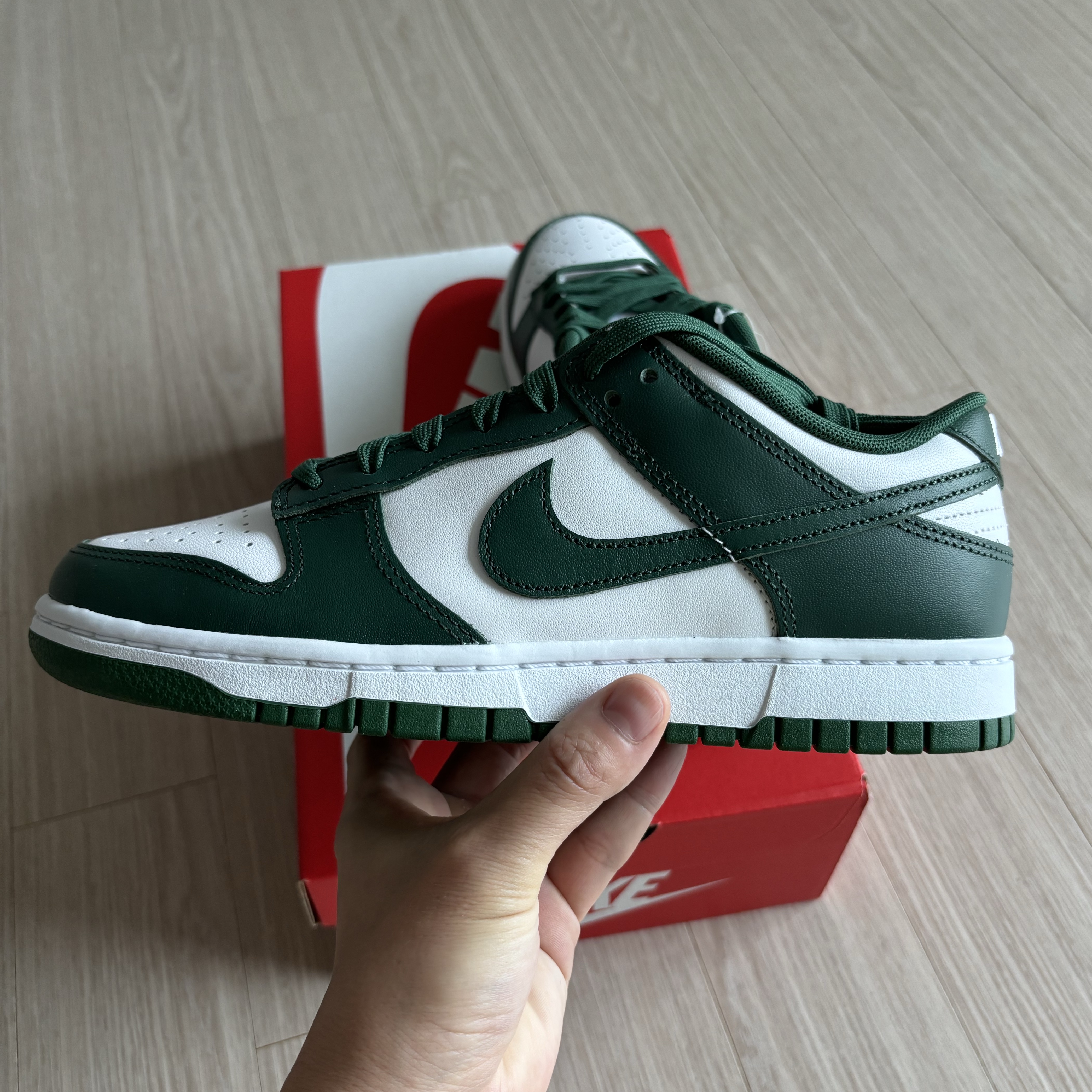 Nike Dunk Low Retro Varsity Green, Supreme Washed Chino Twill Camp Cap Pine Green - 23FW 착용 스타일 - 5