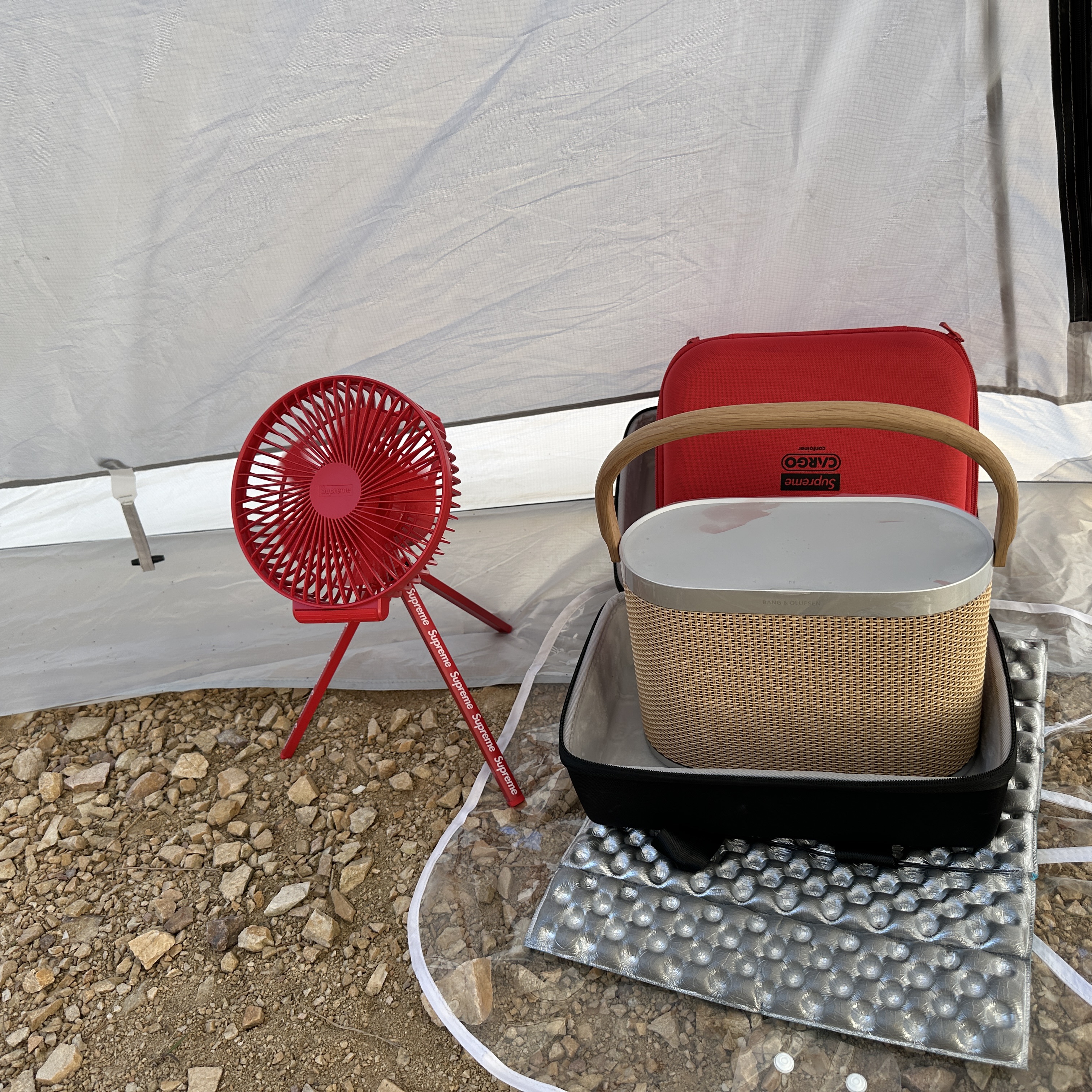 Supreme x Cargo Container Electric Fan Red - 23FW, Bang & Olufsen Beosound A5 Nordic Weave 착용 스타일