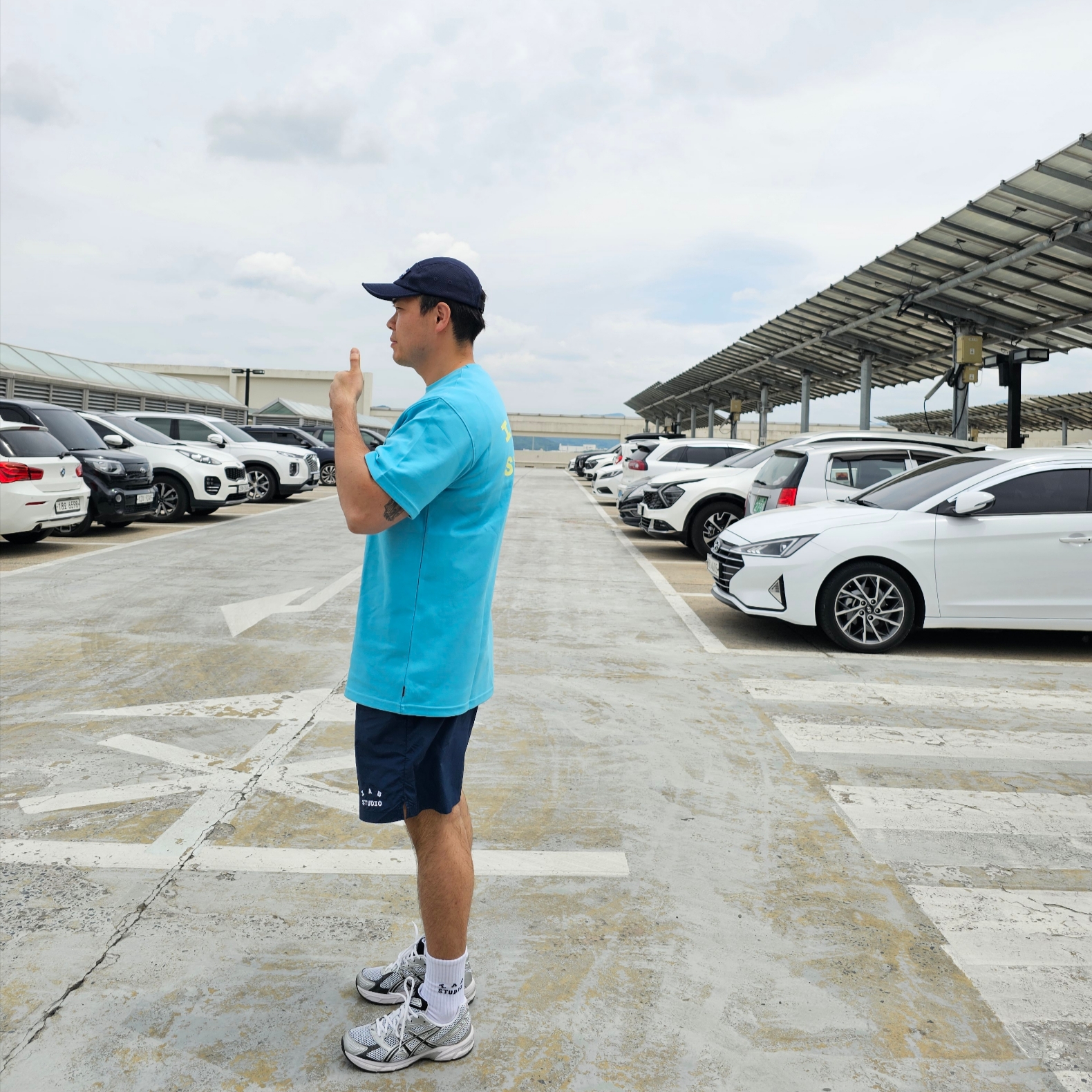 IAB Studio Woven Shorts Navy - The Hyundai Seoul Exclusive, IAB Studio T-Shirt Soda - Shibuya Exclusive 착용 스타일 - 2