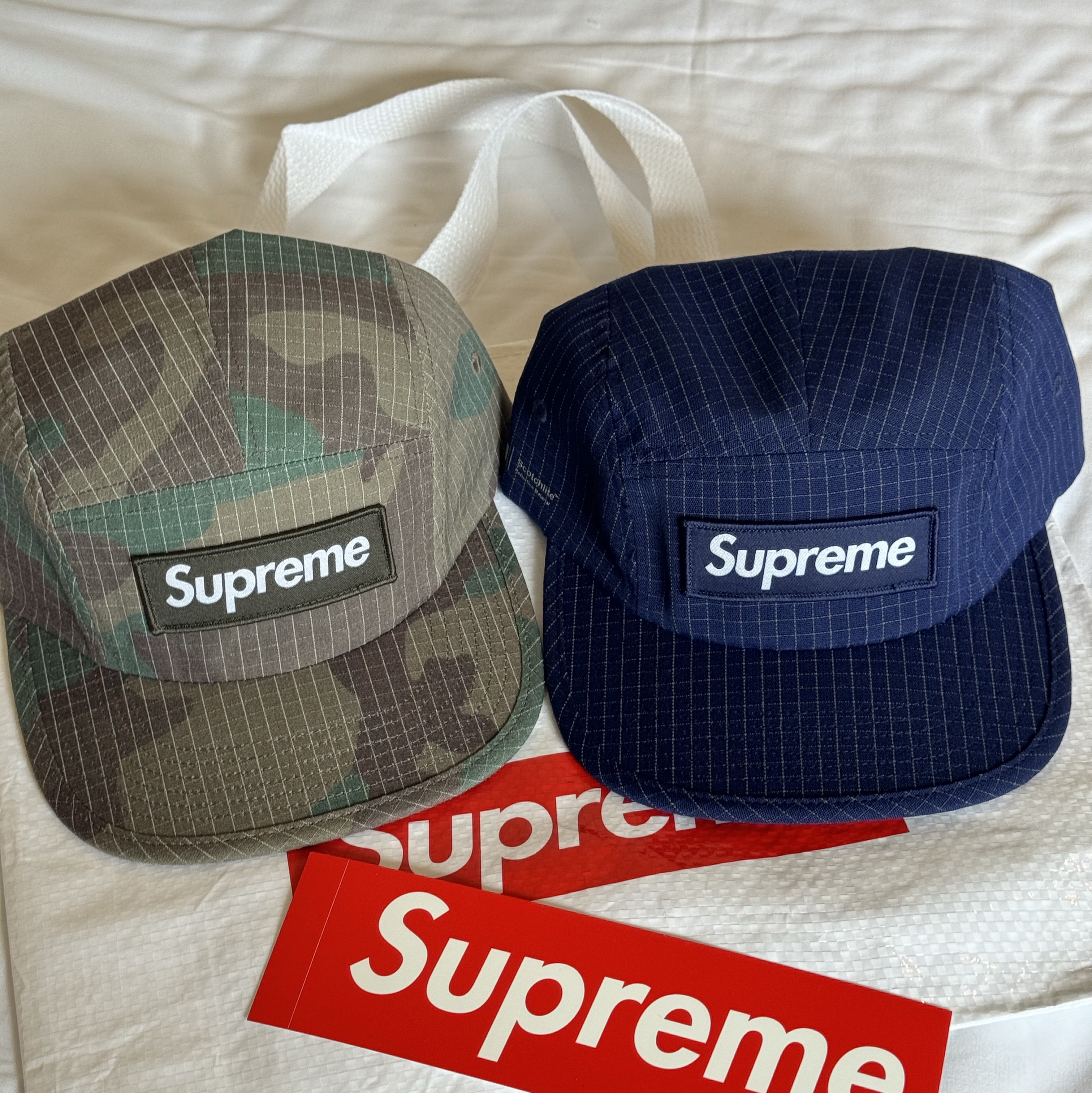 Supreme Reflective Ripstop Camp Cap Woodland Camo - 24SS, Supreme Reflective Ripstop Camp Cap Navy - 24SS 착용 스타일 - 1