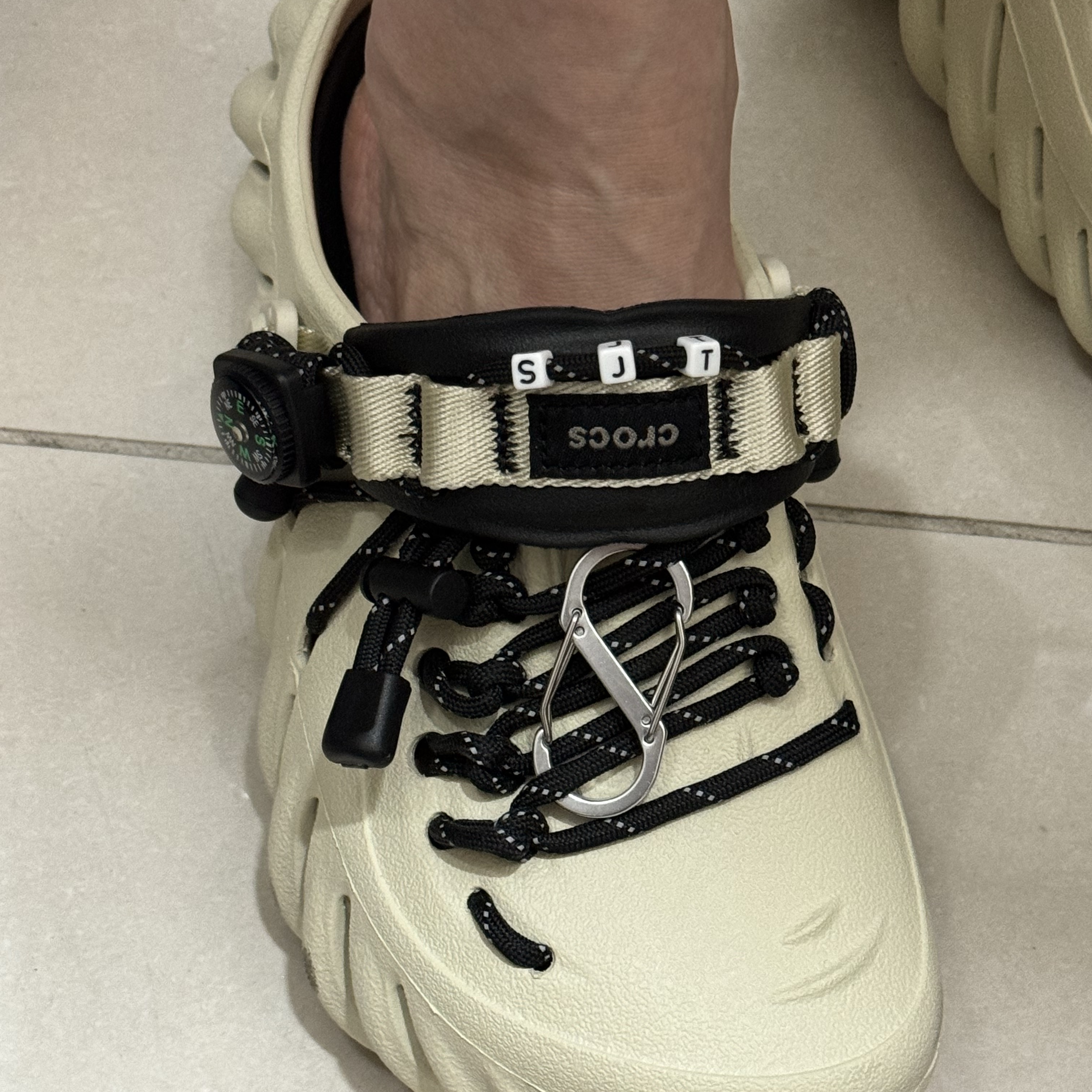 Crocs Echo Clog Bone Black 착용 스타일 - 4
