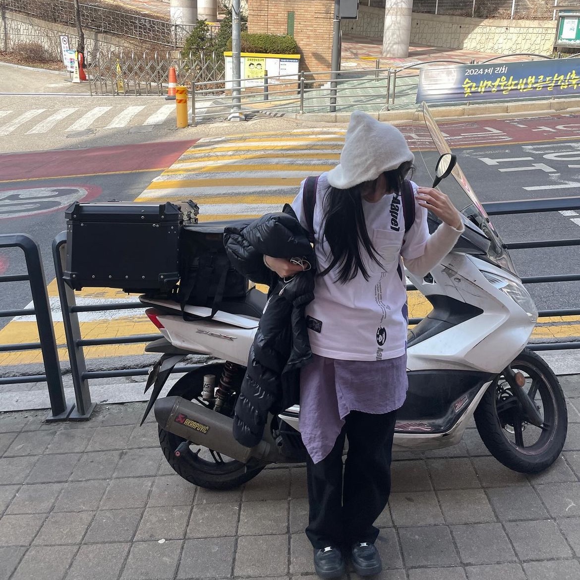 Arc'teryx Heliad 15 Backpack Groovie, Nike Air Force 1 '07 Low Triple Black 착용 스타일 - 2