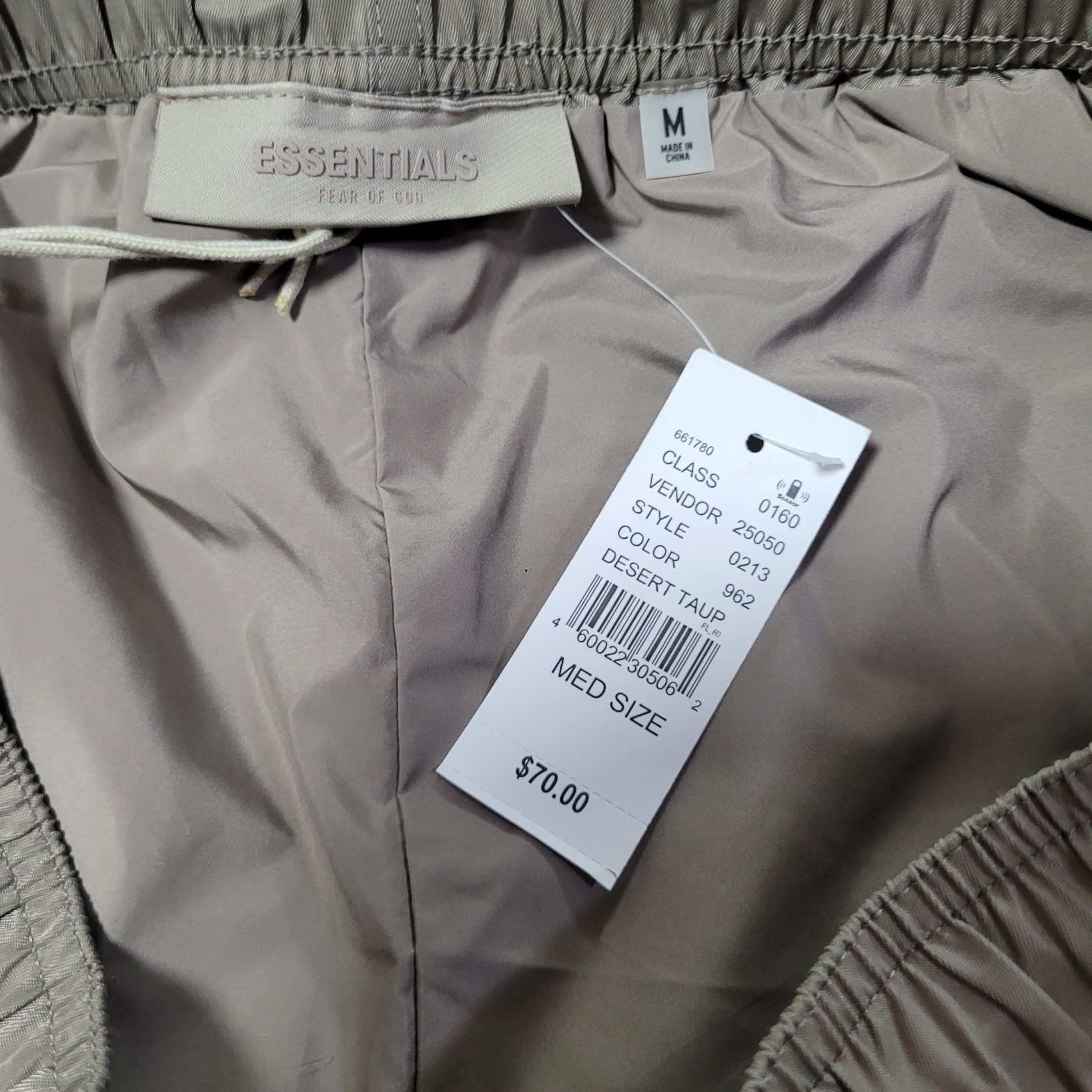 Essentials Running Shorts Desert Taupe - 22SS 착용 스타일 - 1