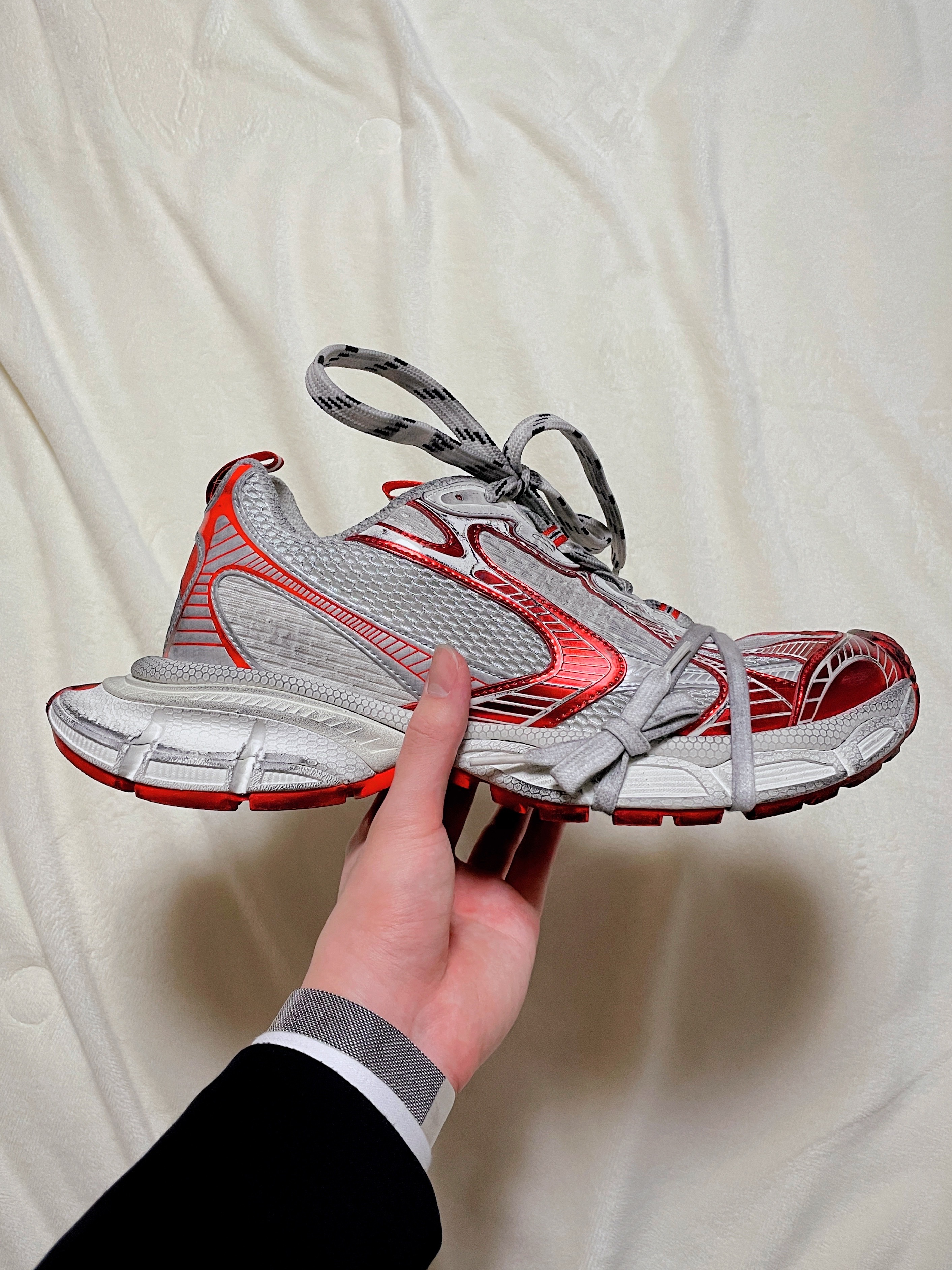 Balenciaga 3XL Sneakers White Red 착용 스타일 - 2