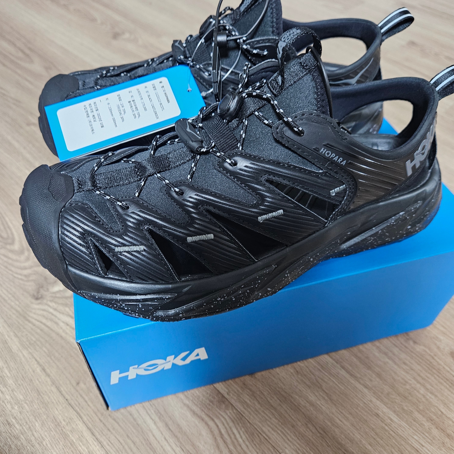 Hoka Hopara Black Castle Rock 착용 스타일