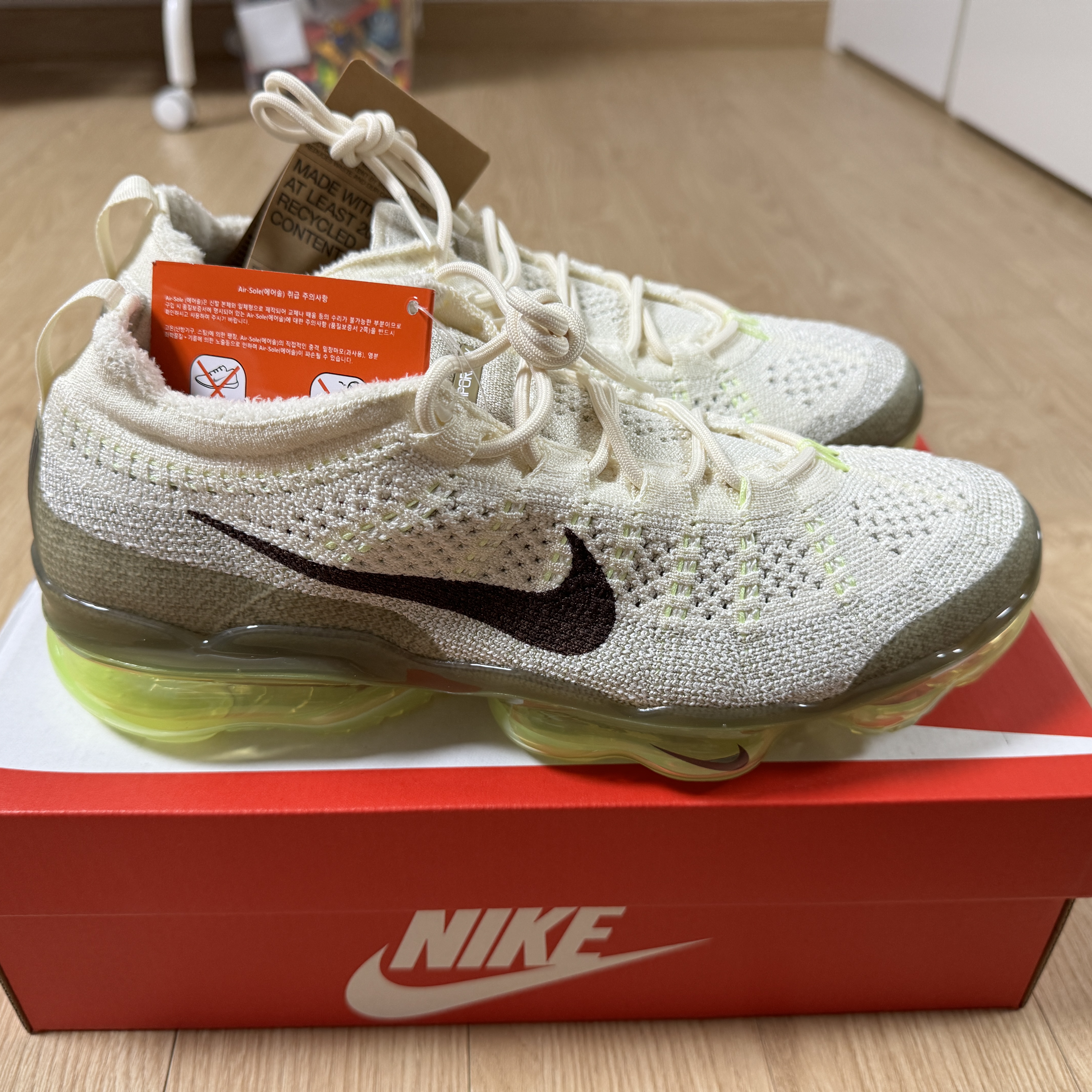 Nike Air Vapormax 2023 Flyknit Coconut Milk Neutral Olive 착용 스타일 - 1