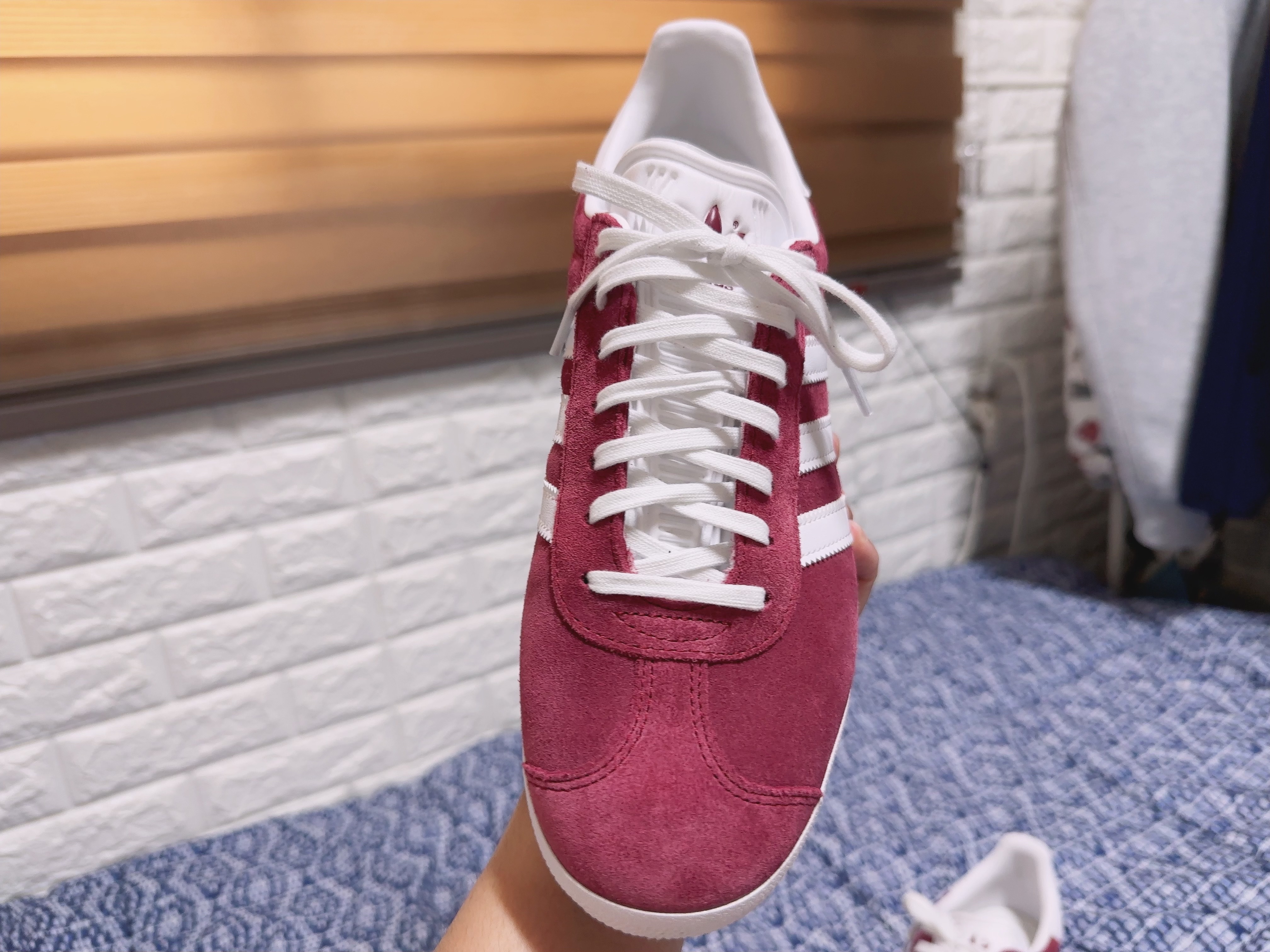 Adidas Gazelle Collegiate Burgundy 착용 스타일 - 4
