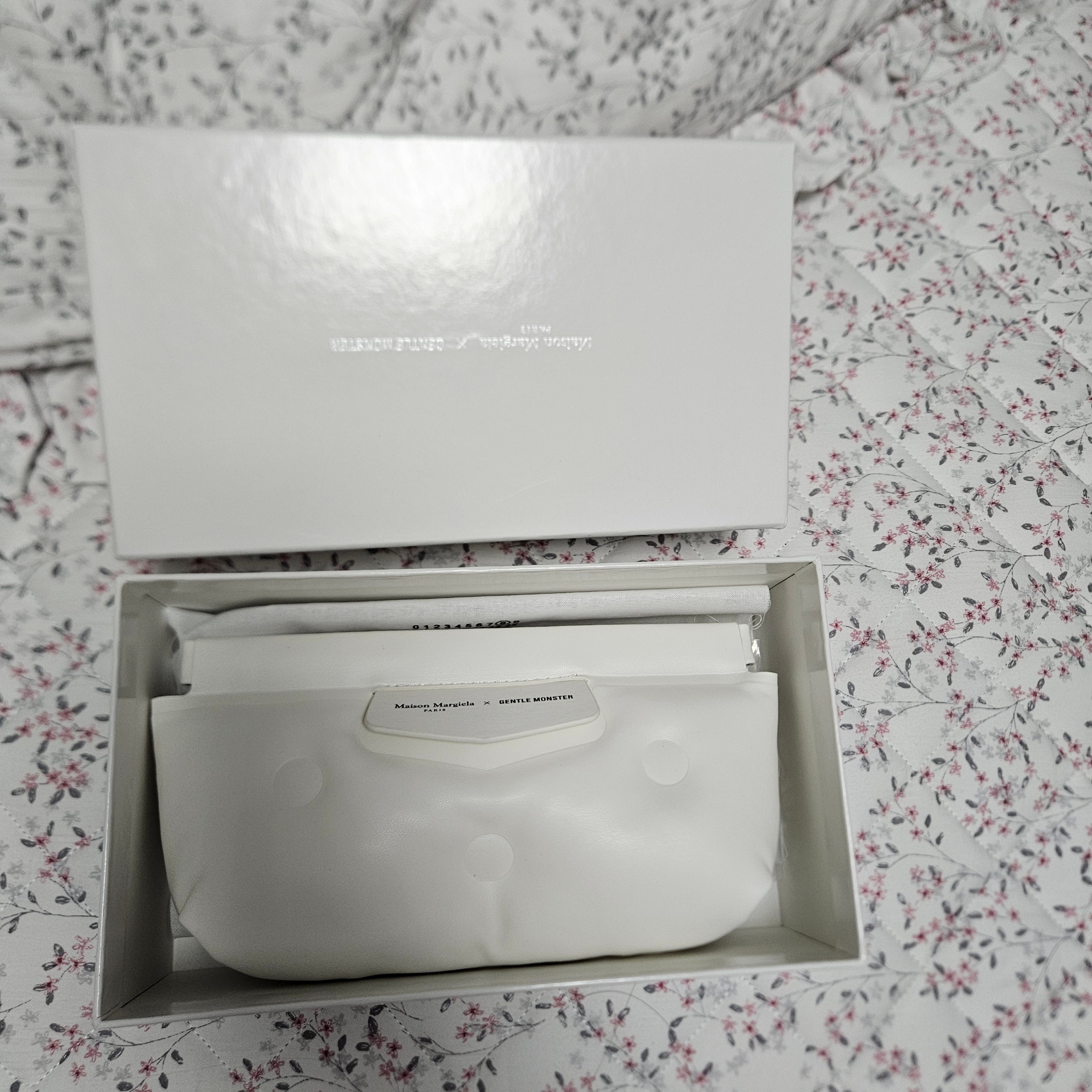 Gentle Monster x Maison Margiela MM005 White Black 착용 스타일 - 4