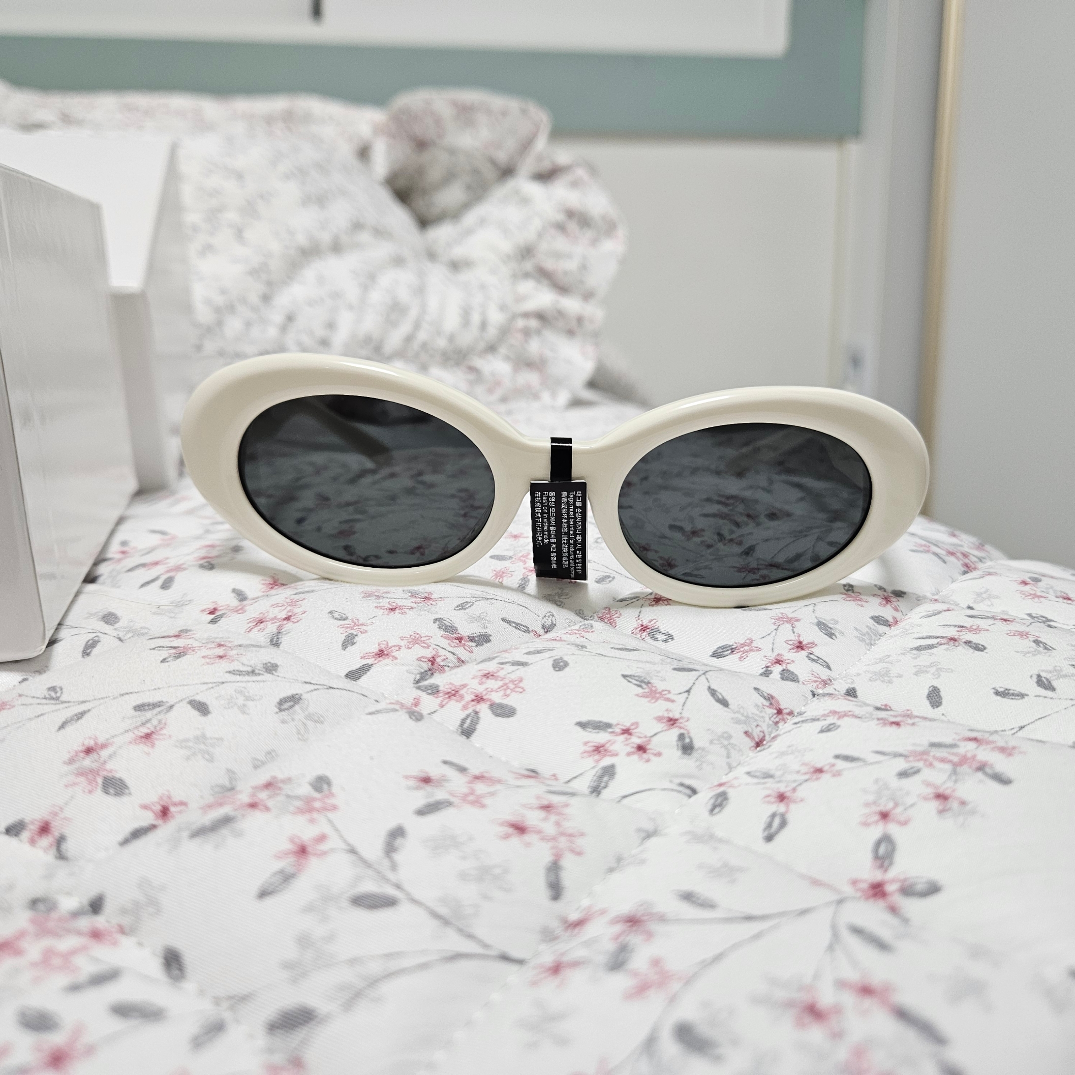 Gentle Monster x Maison Margiela MM005 White Black 착용 스타일 - 2
