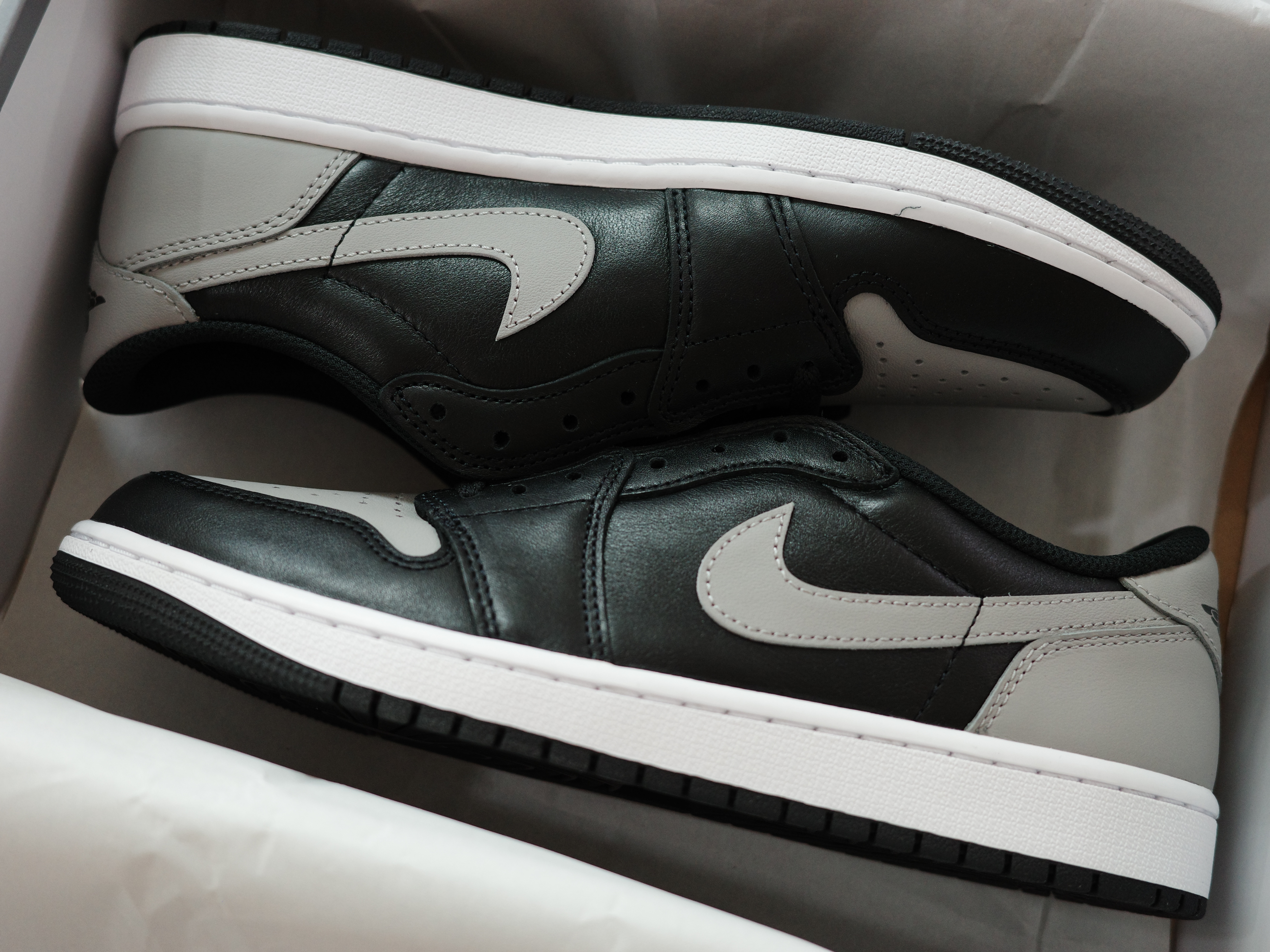 Jordan 1 Retro Low OG Shadow 착용 스타일 - 3