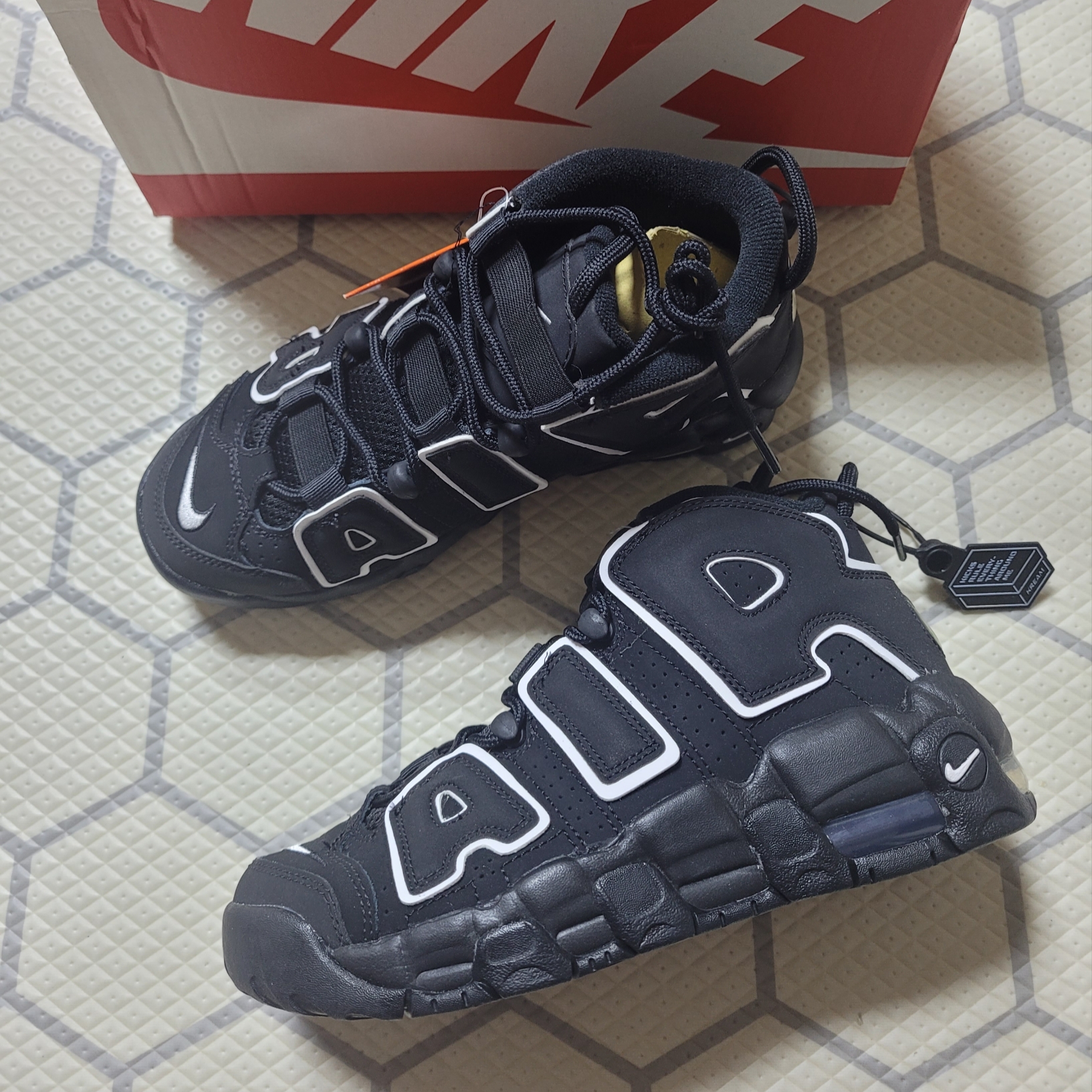 (GS) Nike Air More Uptempo Black White 2020 착용 스타일