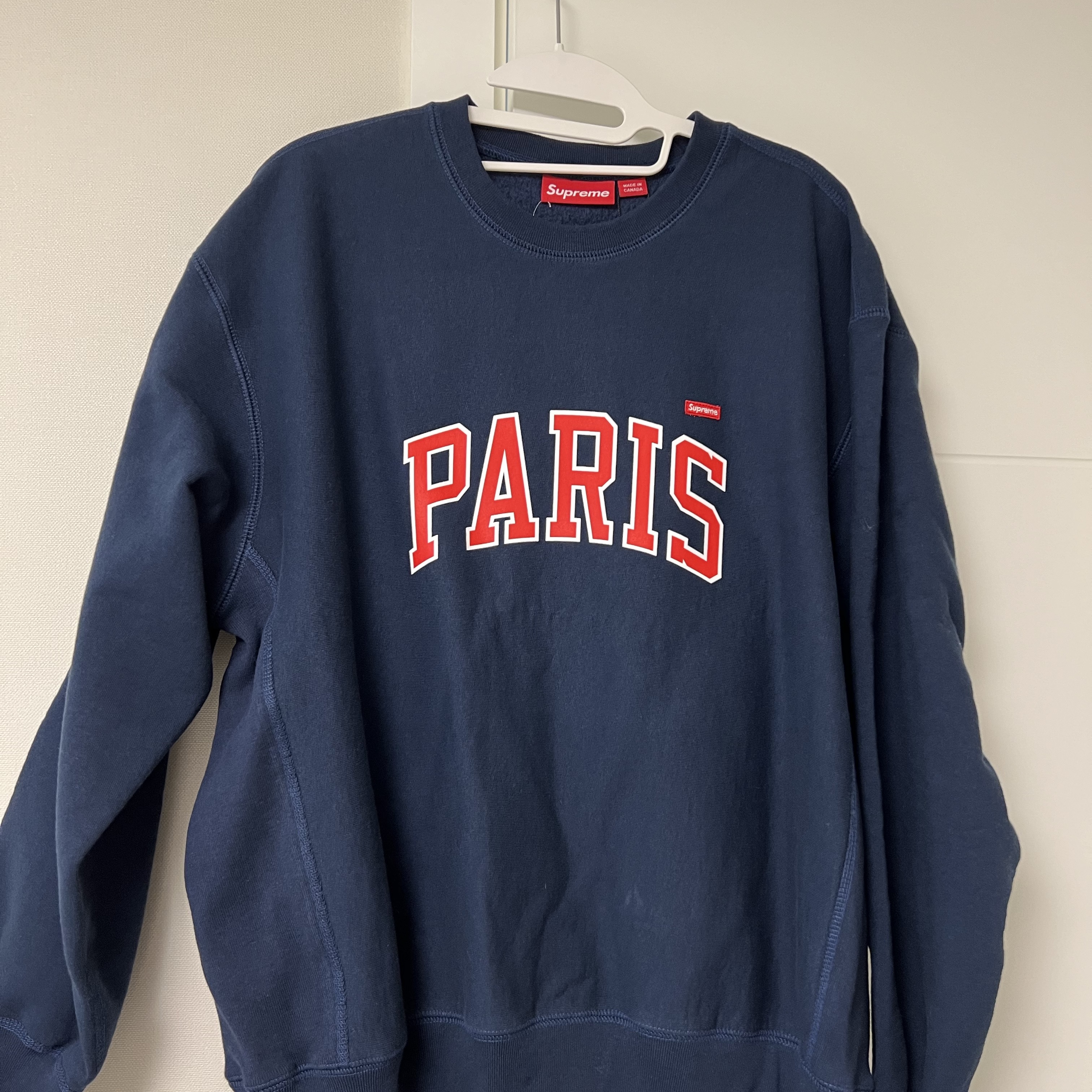 Supreme Paris Shop Small Box Crewneck Navy - 24SS 착용 스타일