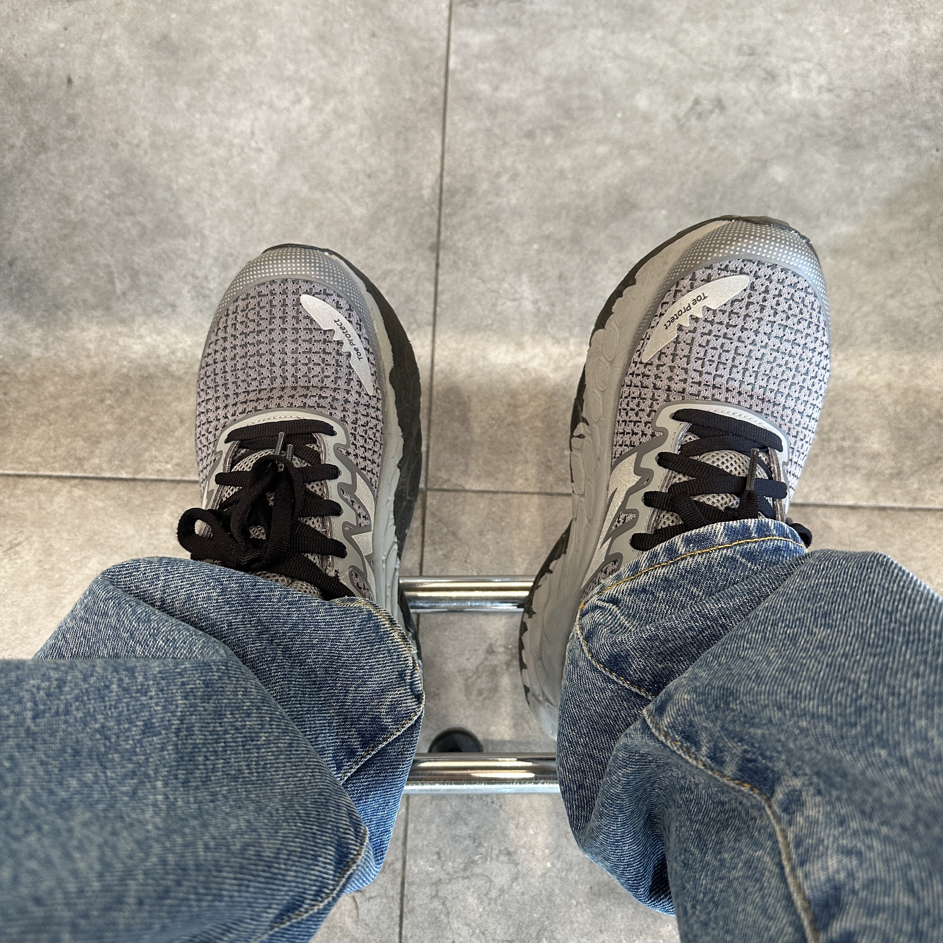 New Balance x Cayl Fresh Foam X More Trail v3 Shadow Grey, Supreme Regular Jean Indigo - 24SS 착용 스타일