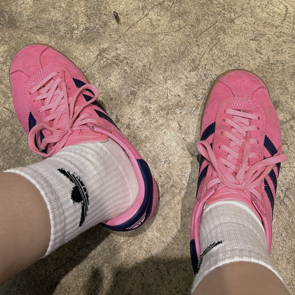 Adidas Gazelle 85 Bliss Pink Dark Blue 착용 스타일 - 1