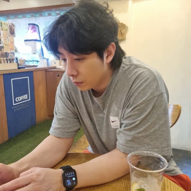Nike x Pigalle T-Shirt Grey - US/EU, Apple Watch Nike Series 7 45mm GPS Midnight Aluminum Case with Nike Sport Band Anthracite Black (Korean Ver.) 착용 스타일
