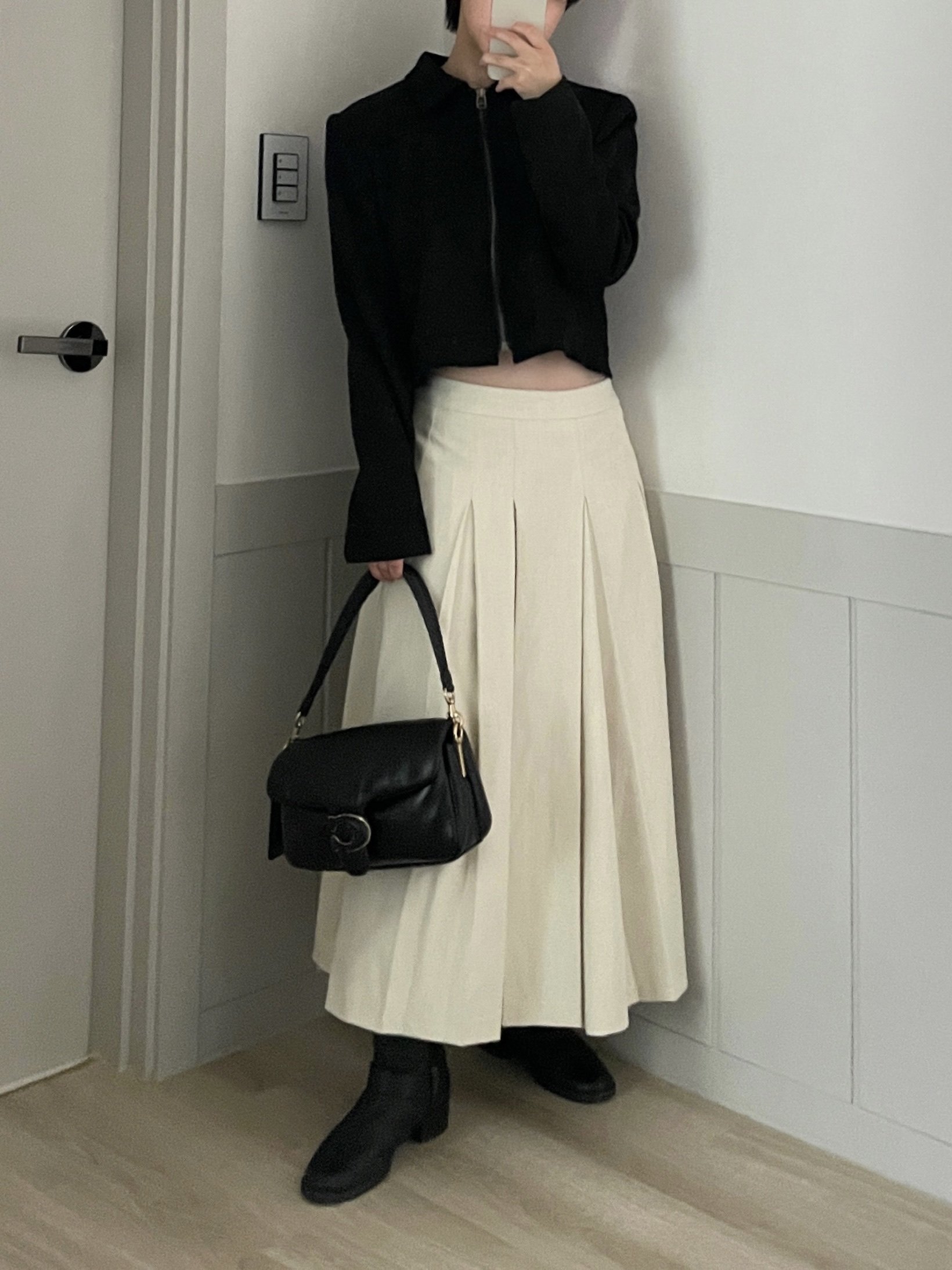 Coach Pillow Tabby Shoulder Bag 26 Black 착용 스타일