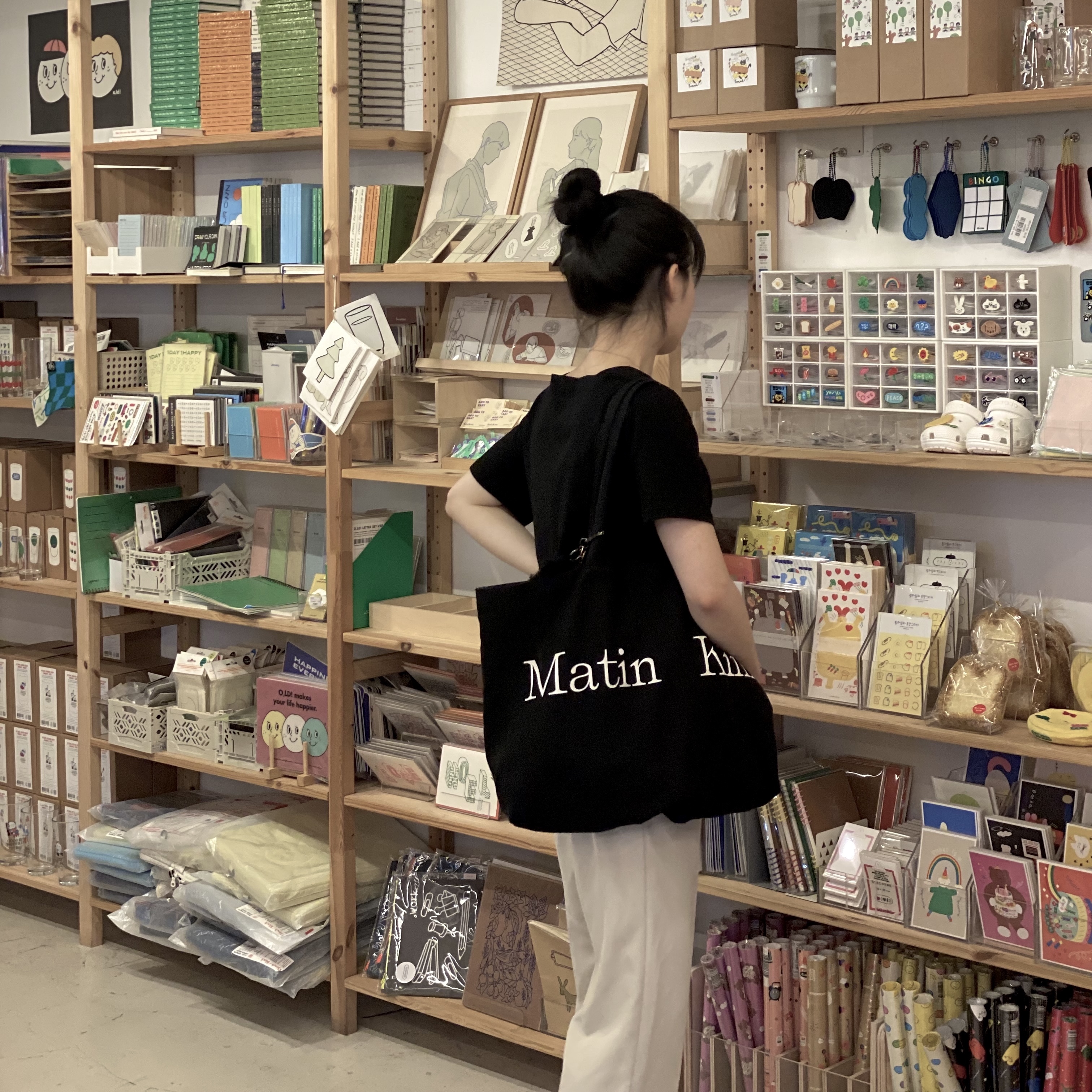 Matin Kim Matin Logo Ecobag Black 착용 스타일