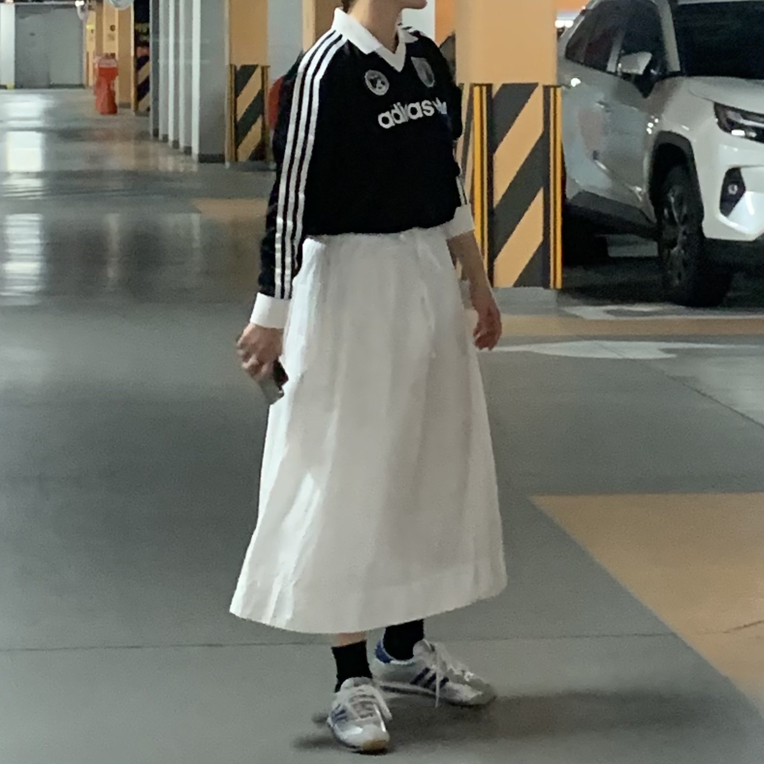 (W) Adidas Football Long Sleeve T-Shirt Black - KR Sizing, Adidas Country OG Matte Silver Bright Blue 착용 스타일 - 1