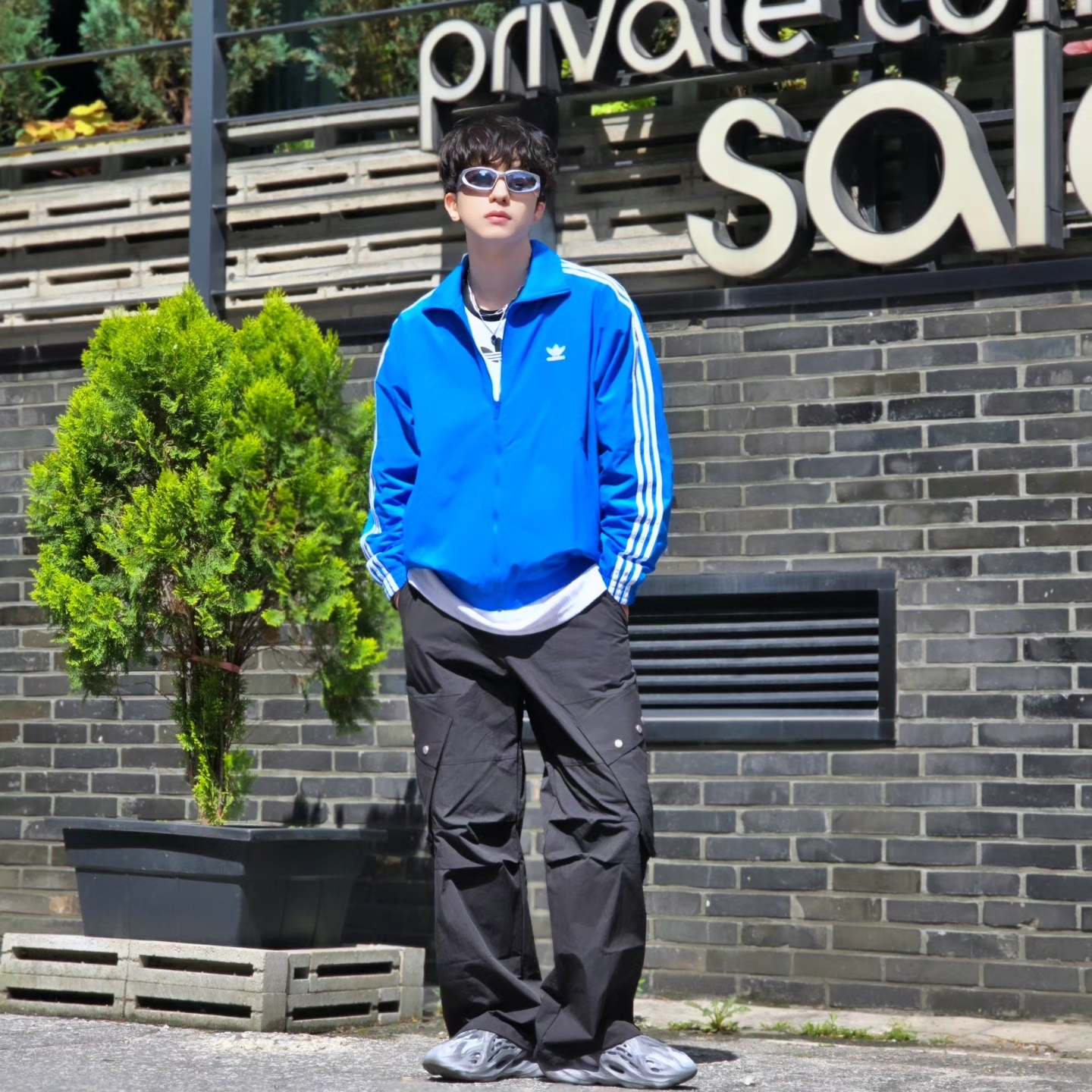 Adidas Yeezy Foam RNNR MX Granite, Adidas Adicolor Woven Firebird Track Top Blue Bird  - KR Sizing 착용 스타일 - 7