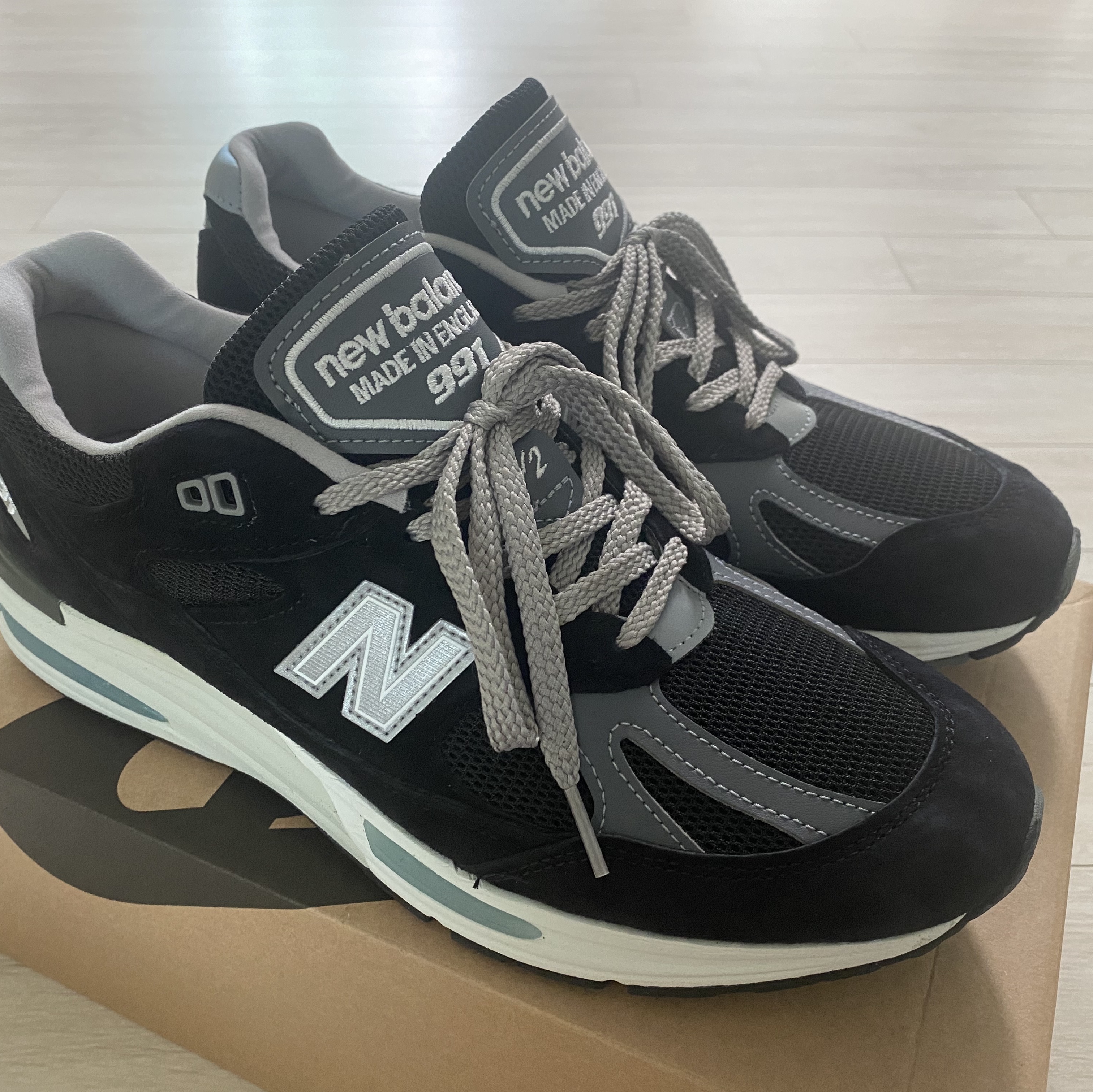 New Balance 991v2 Made in UK Black 착용 스타일 - 3