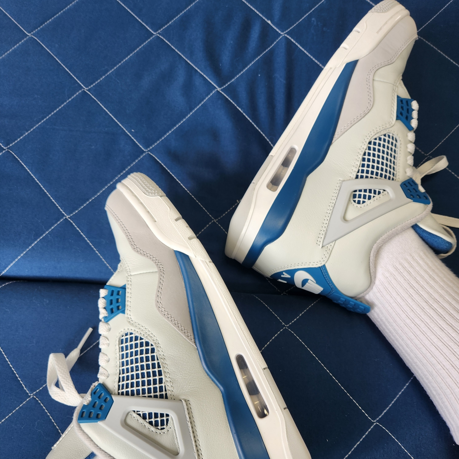 Jordan 4 Retro Industrial Blue 착용 스타일