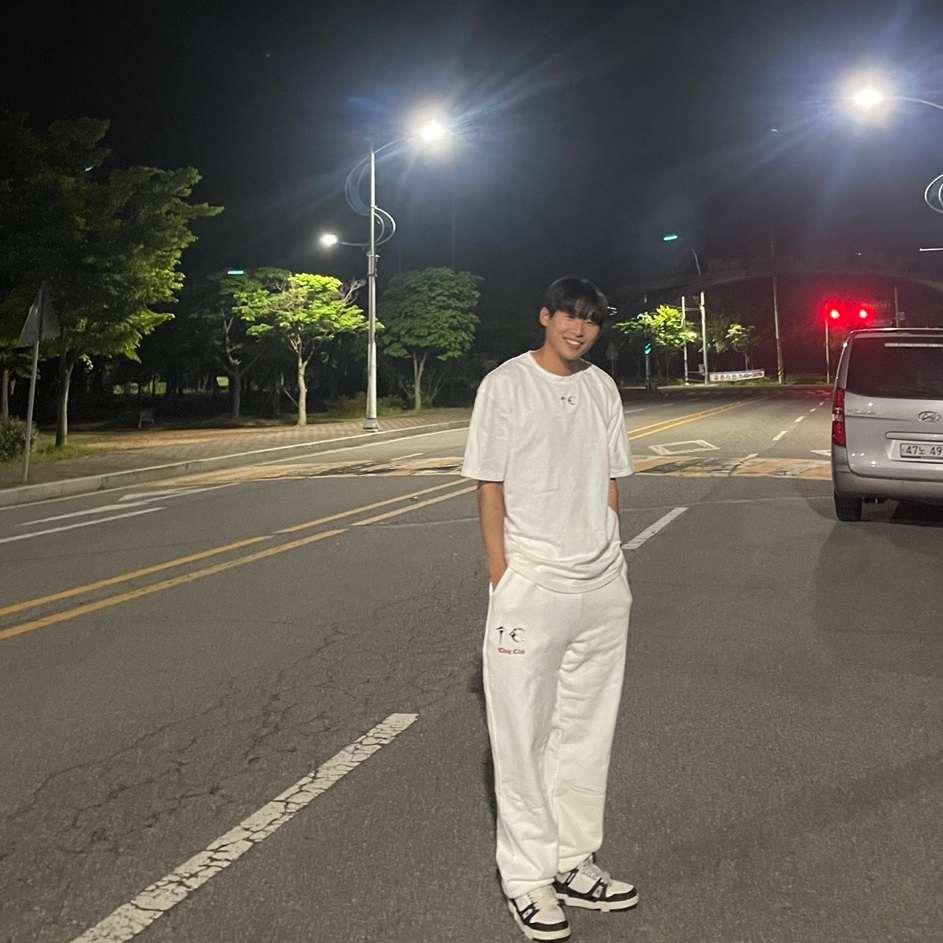 Thug Club TC Basic T-Shirt White, Thug Club TC Jogger Pants White 착용 스타일