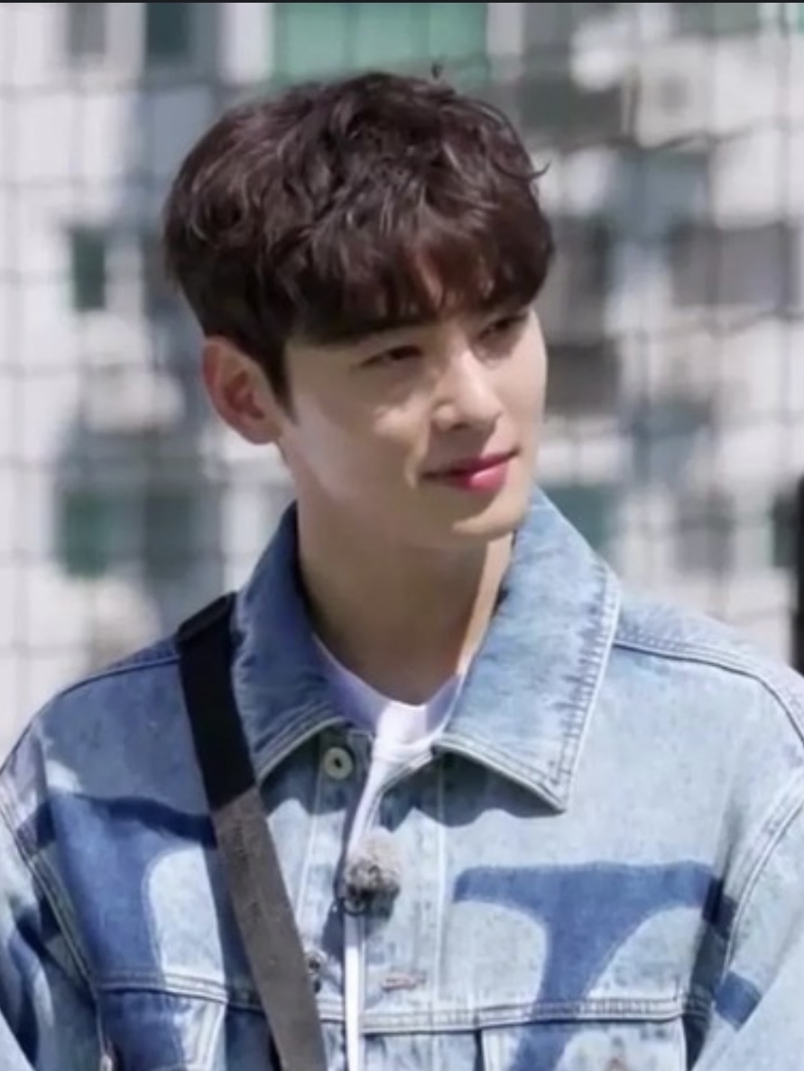 Valentino Vlogo Signature Print Denim Jacket Blue 착용 스타일 - 2