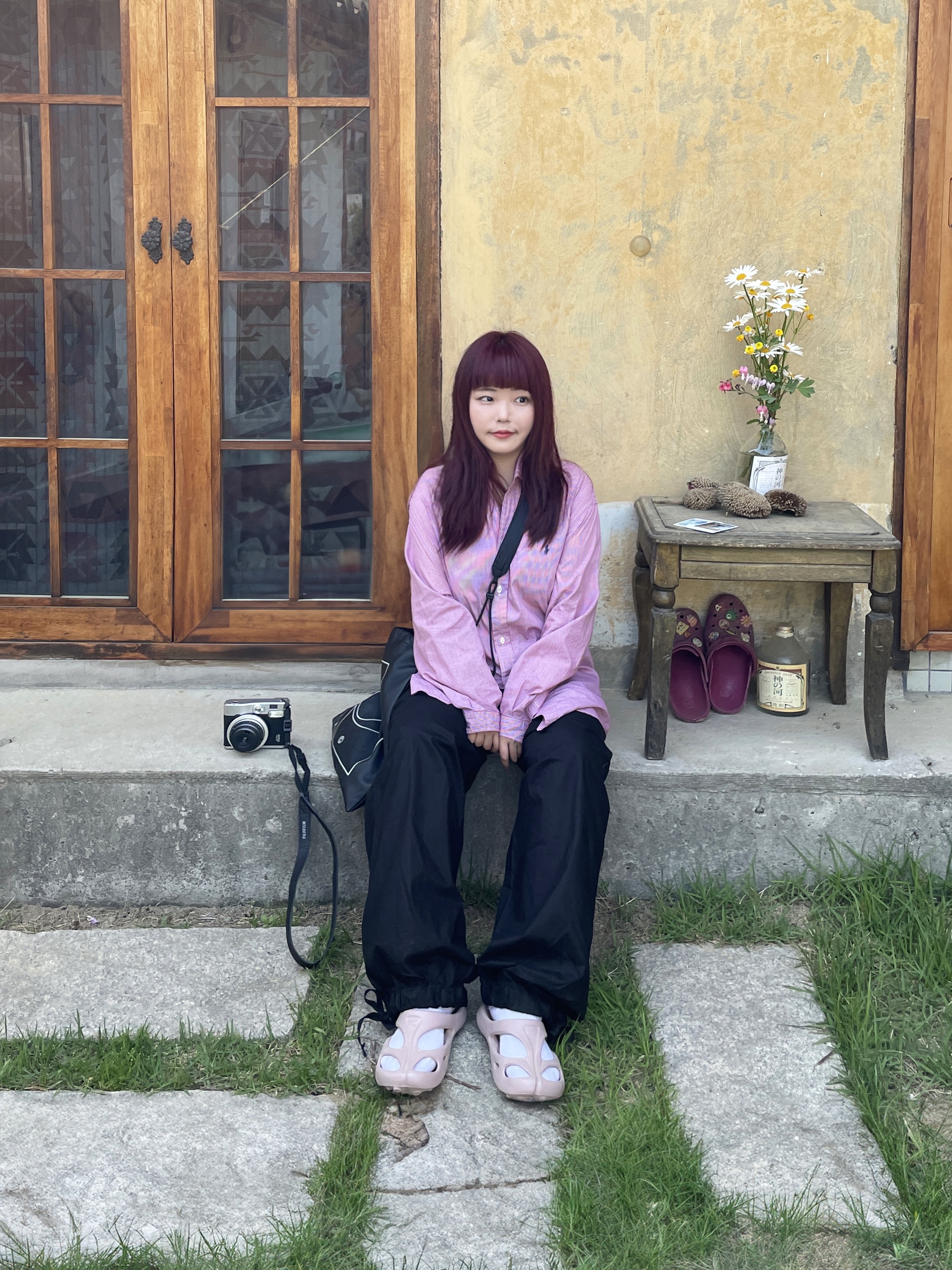 (W) Keen Shanti Fawn Merlot 착용 스타일 - 1