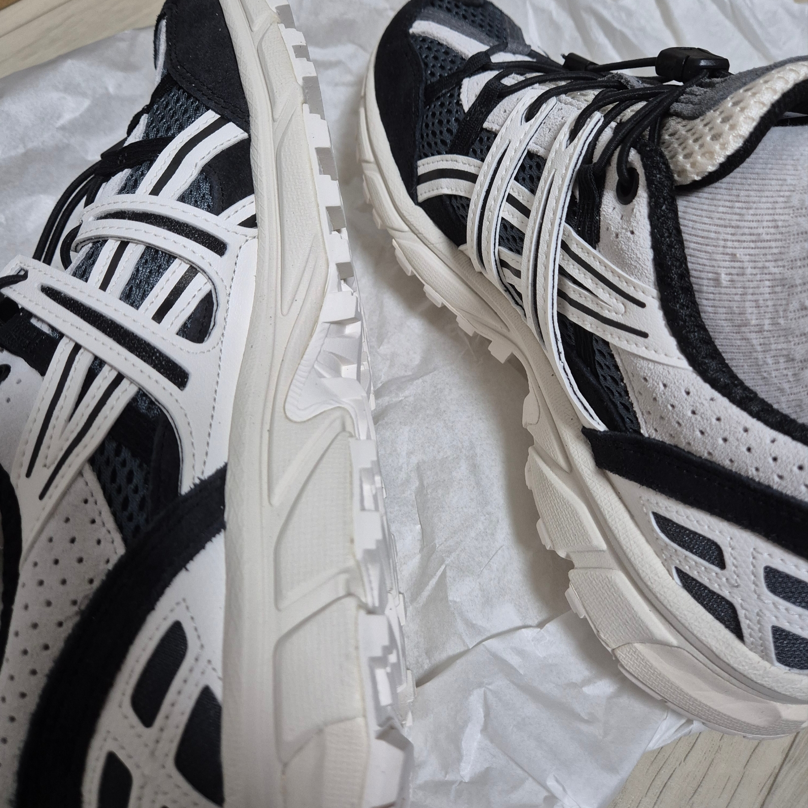 Asics Unlimited Gel-Sonoma 15-50 Carrier Grey White Alyssum 착용 스타일