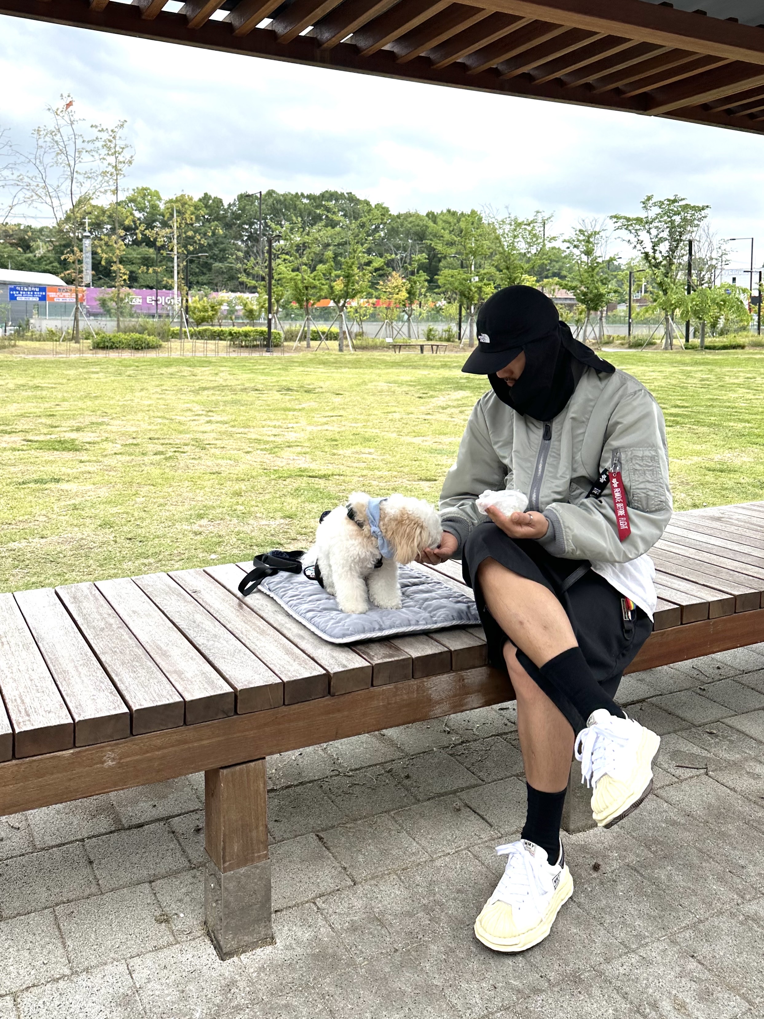 Maison Mihara Yasuhiro Blakey VL OG Sole Canvas Low-top Sneakers White, The North Face Eco Light Shield Cap Black 착용 스타일 - 1