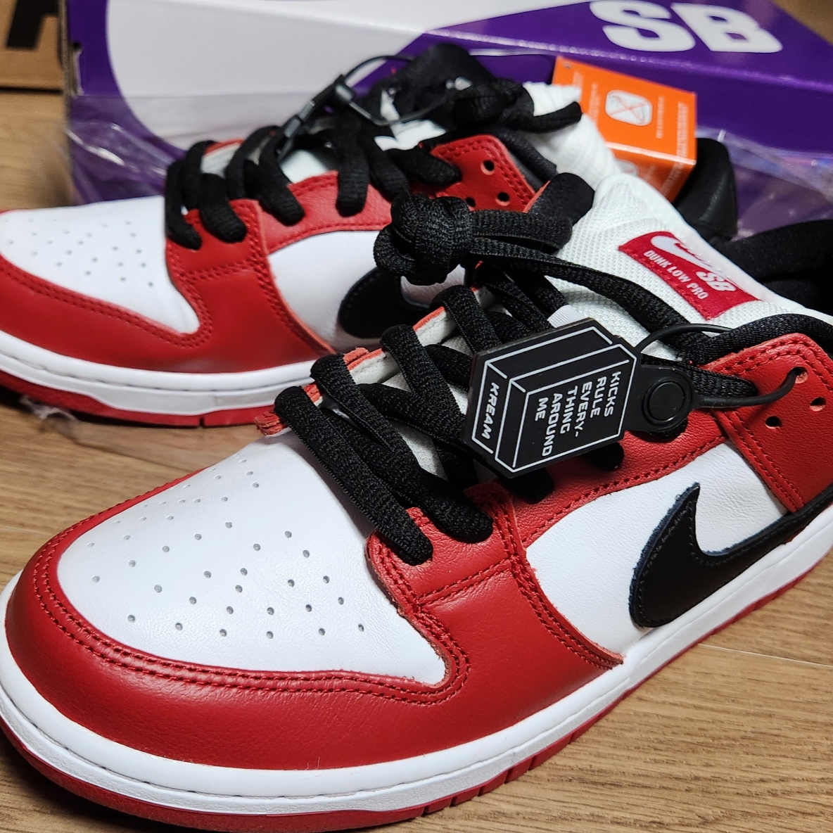 Nike SB Dunk Low Pro Chicago 착용 스타일 - 4